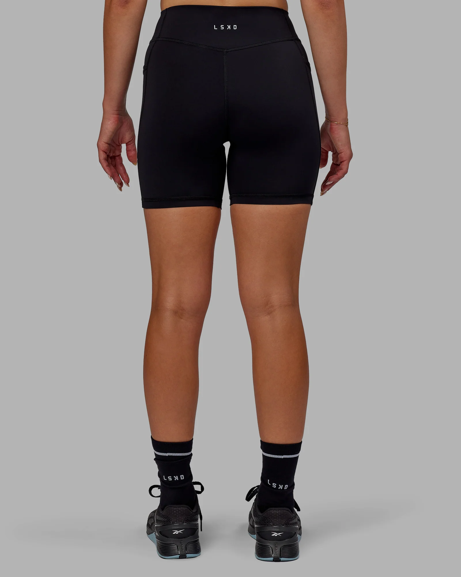 4535-elite-high-rise-6-short-pockets-black-4.webp Elite High-Rise 6" Short Pockets - Black