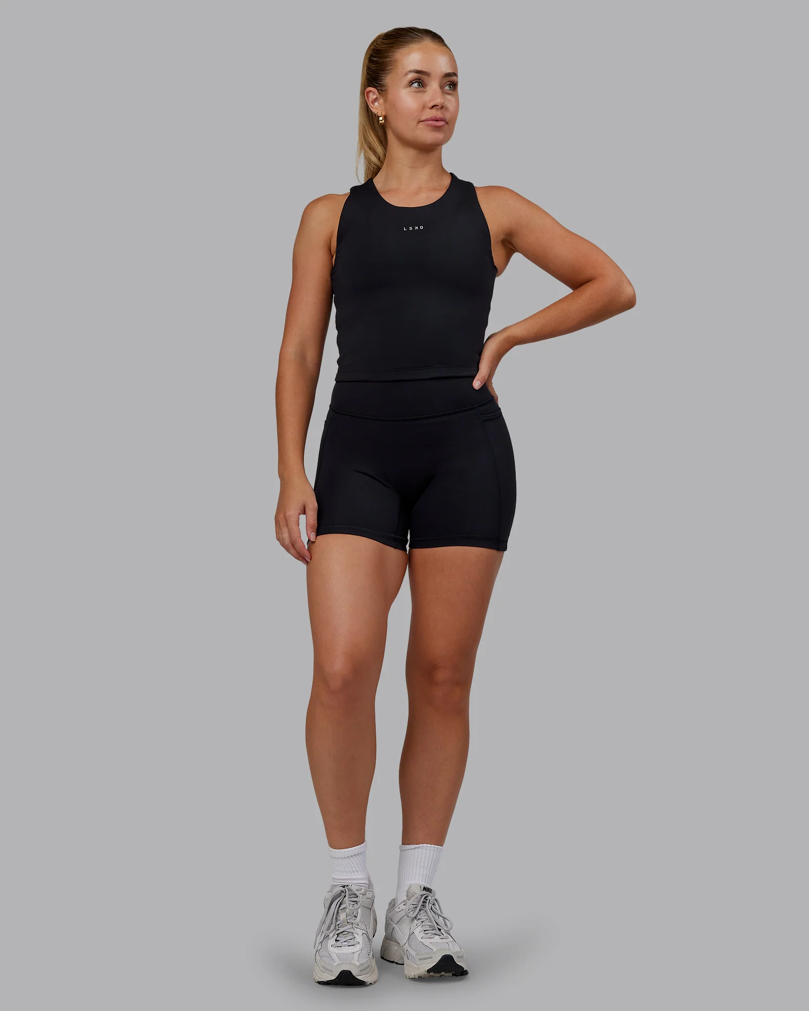4585-base-tank-black-2.webp Base Tank - Black
