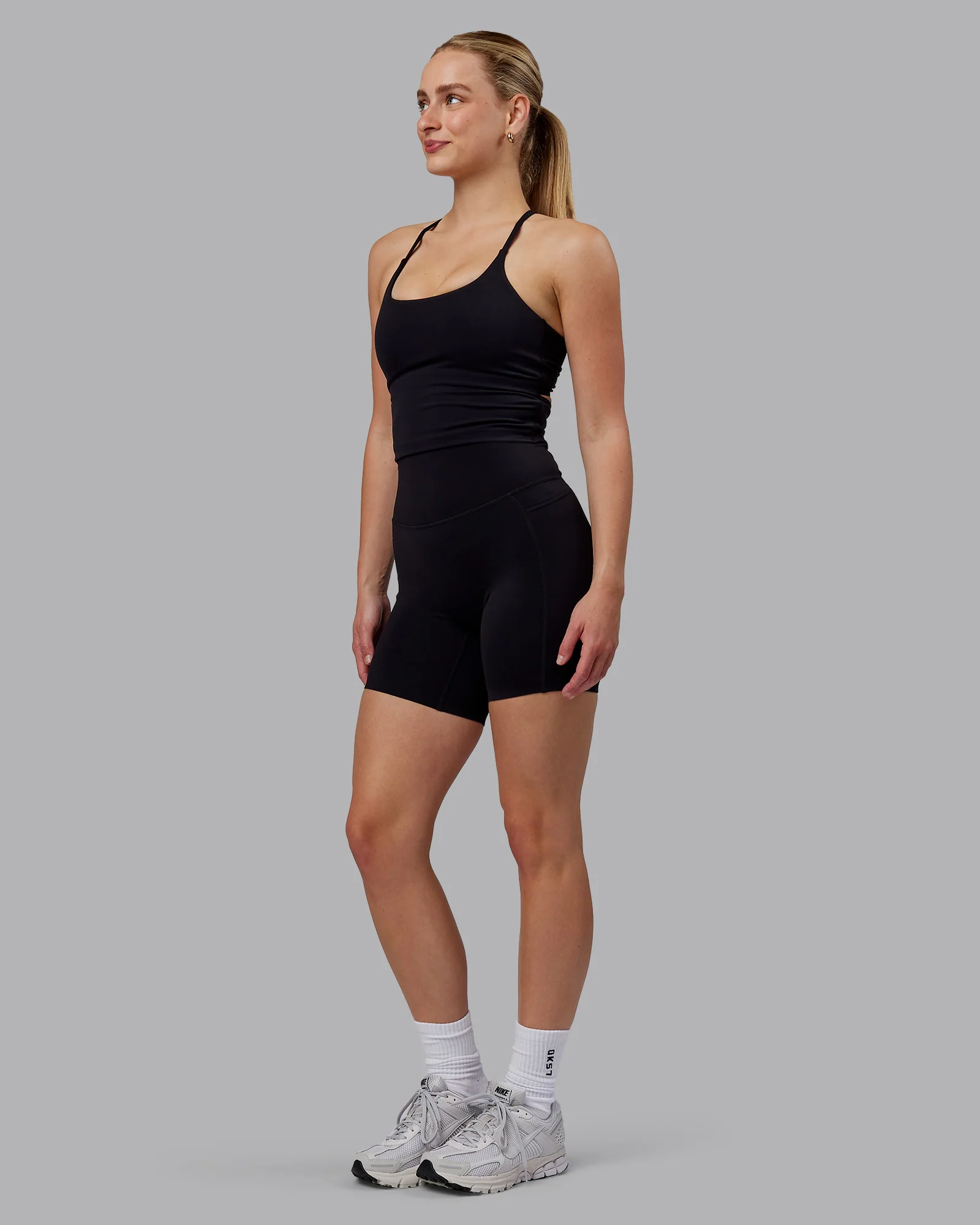 4646-twist-tank-with-shelf-bra-black-6.webp Twist Tank With Shelf Bra - Black