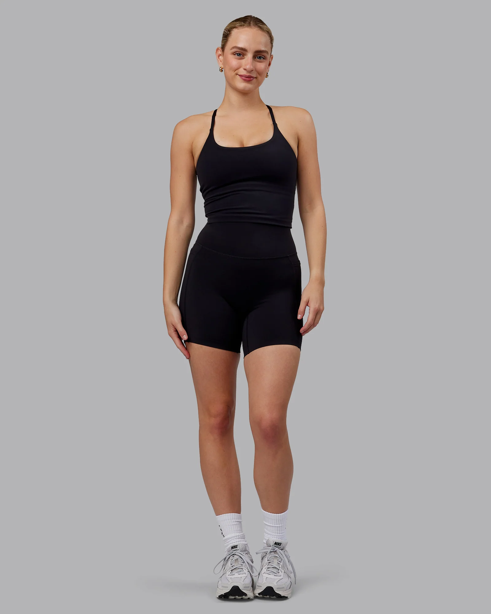 4646-twist-tank-with-shelf-bra-black-7.webp Twist Tank With Shelf Bra - Black