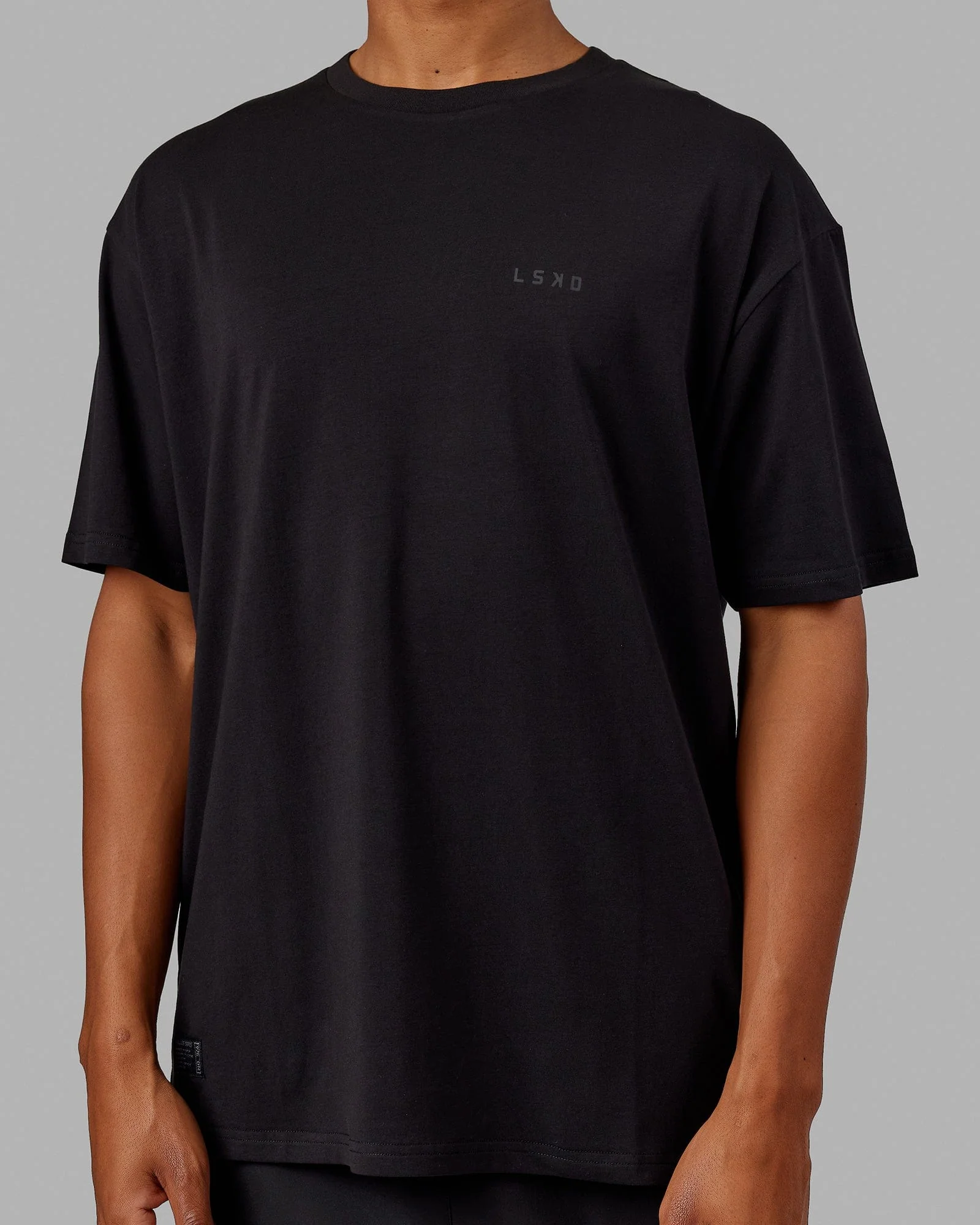 4663-vs5-flxcotton-tee-oversize-black-black-8.webp VS5 FLXCotton Tee Oversize - Black-Black
