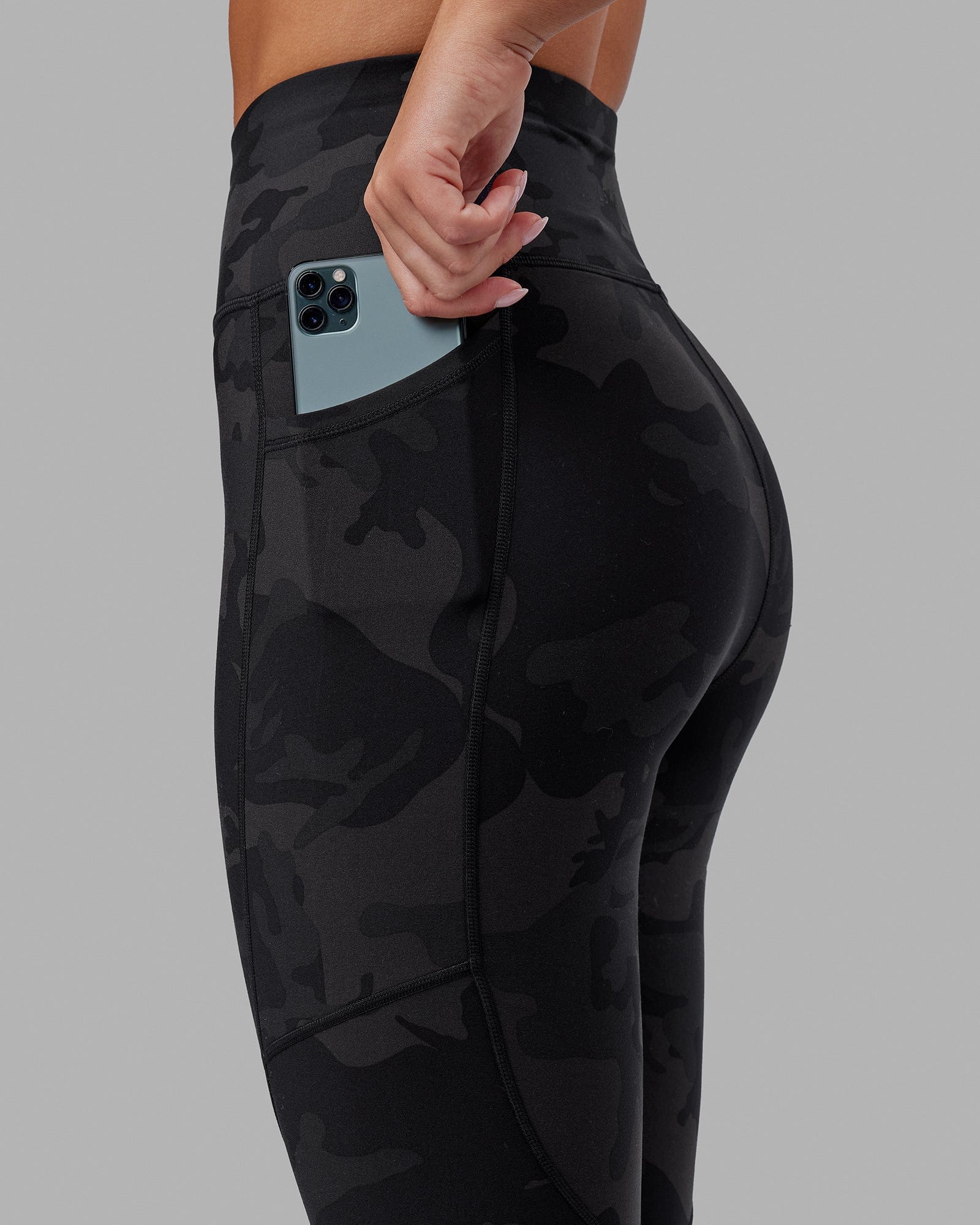 4707-rep-ultra-high-rise-7-8-legging-pockets-black-camo-5.jpg Rep Ultra High-Rise 7/8 Legging Pockets - Black-Camo