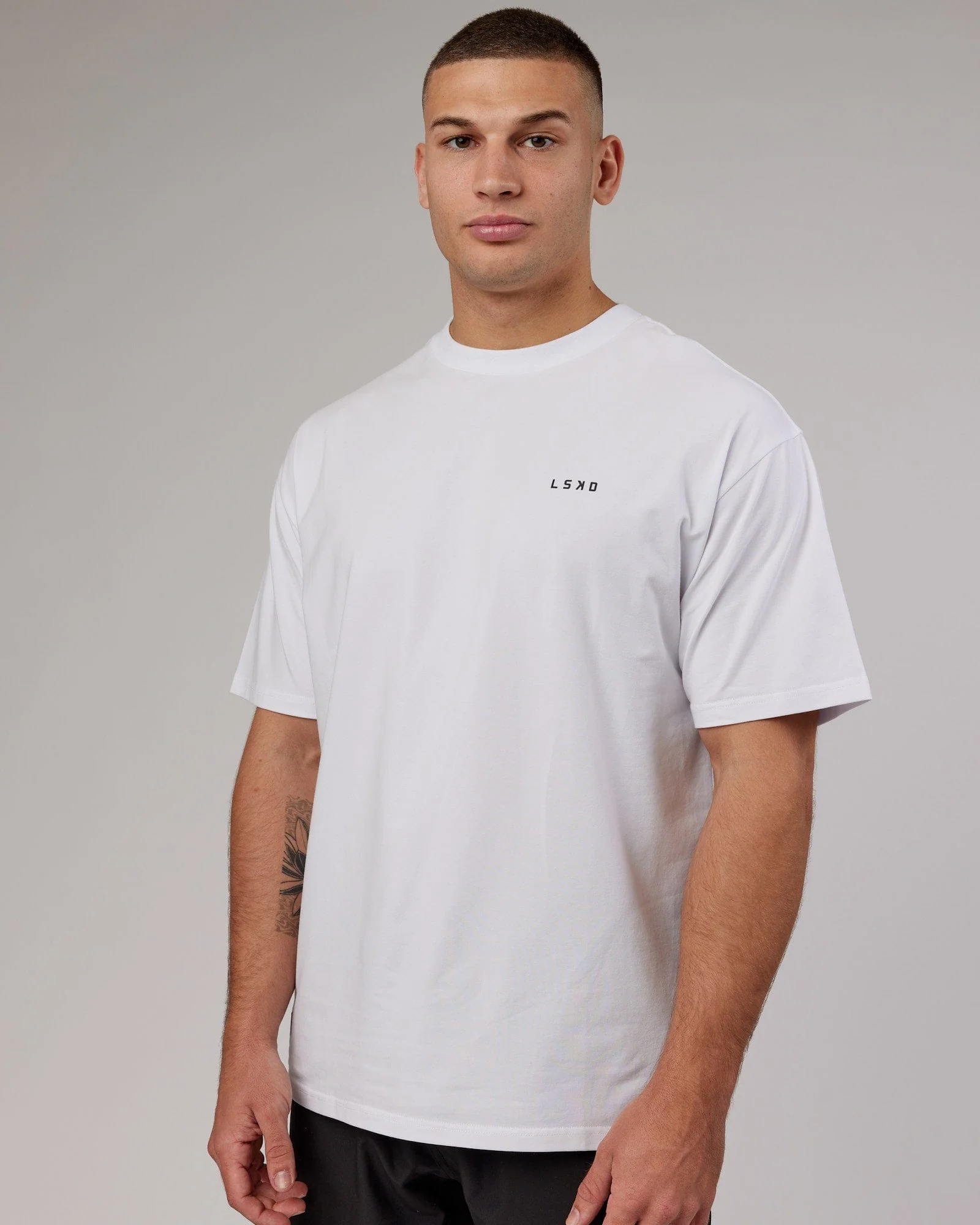 4741-vs5-flxcotton-tee-oversize-white-black-7.webp VS5 FLXCotton Tee Oversize - White-Black
