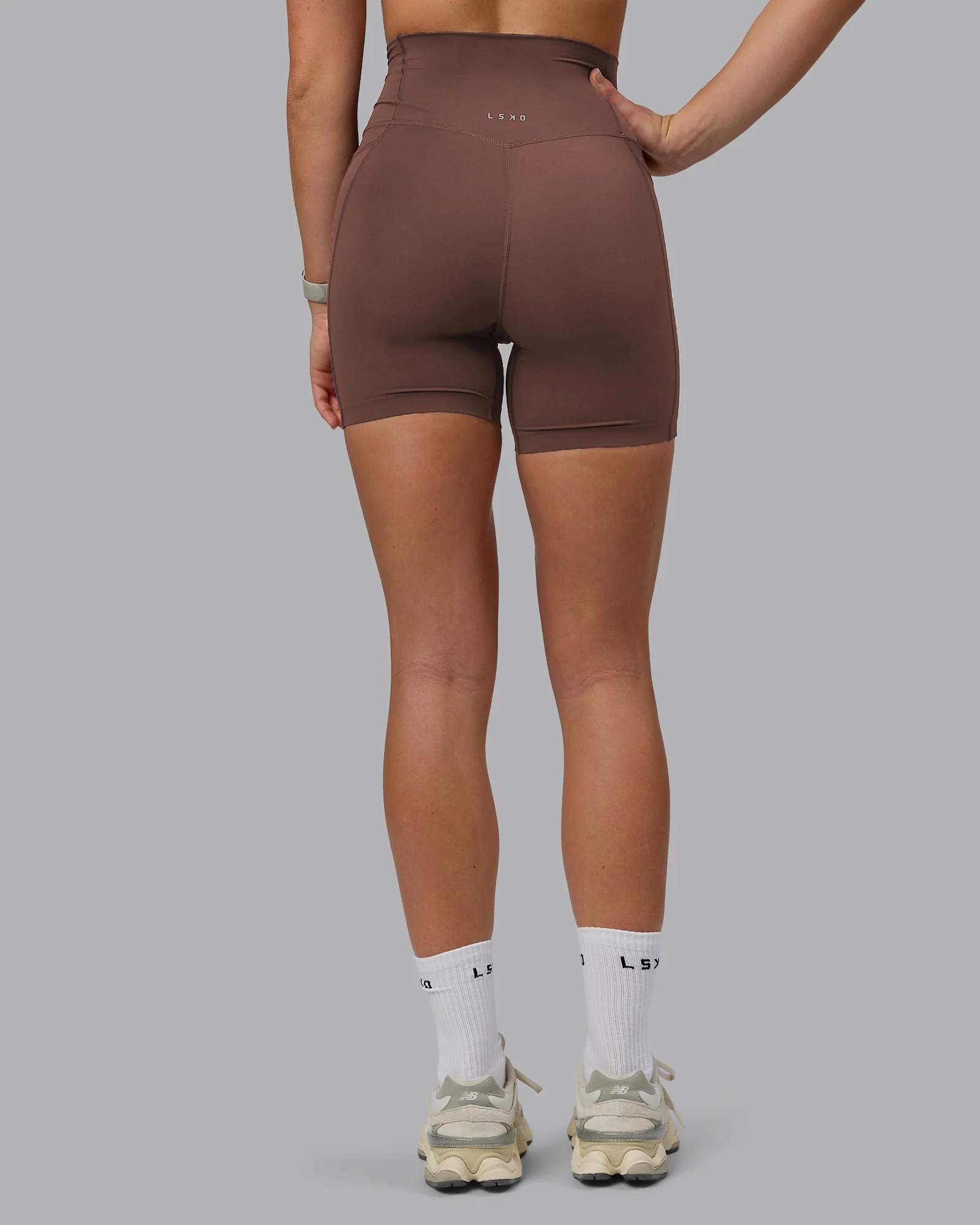 Elixir Ultra High-Rise 6" Short Pockets - Chocolate Martini