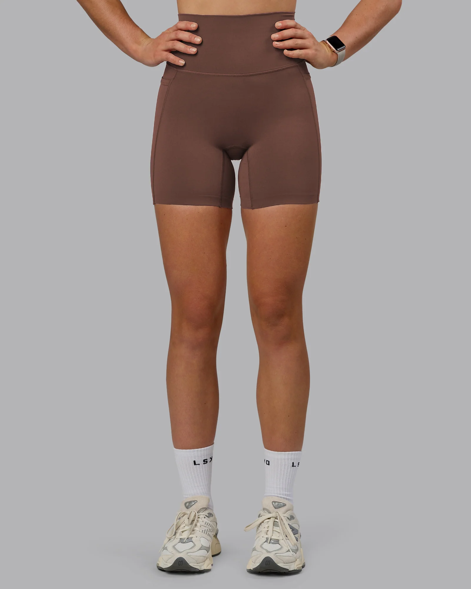Elixir Ultra High-Rise 6" Short Pockets - Chocolate Martini