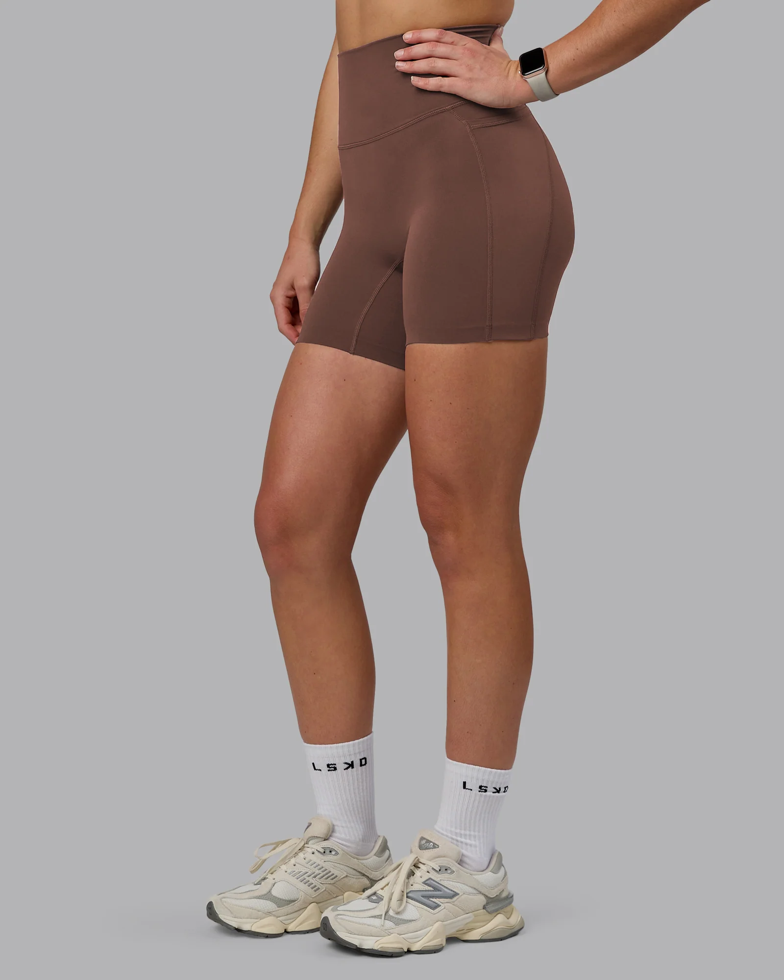 Elixir Ultra High-Rise 6" Short Pockets - Chocolate Martini