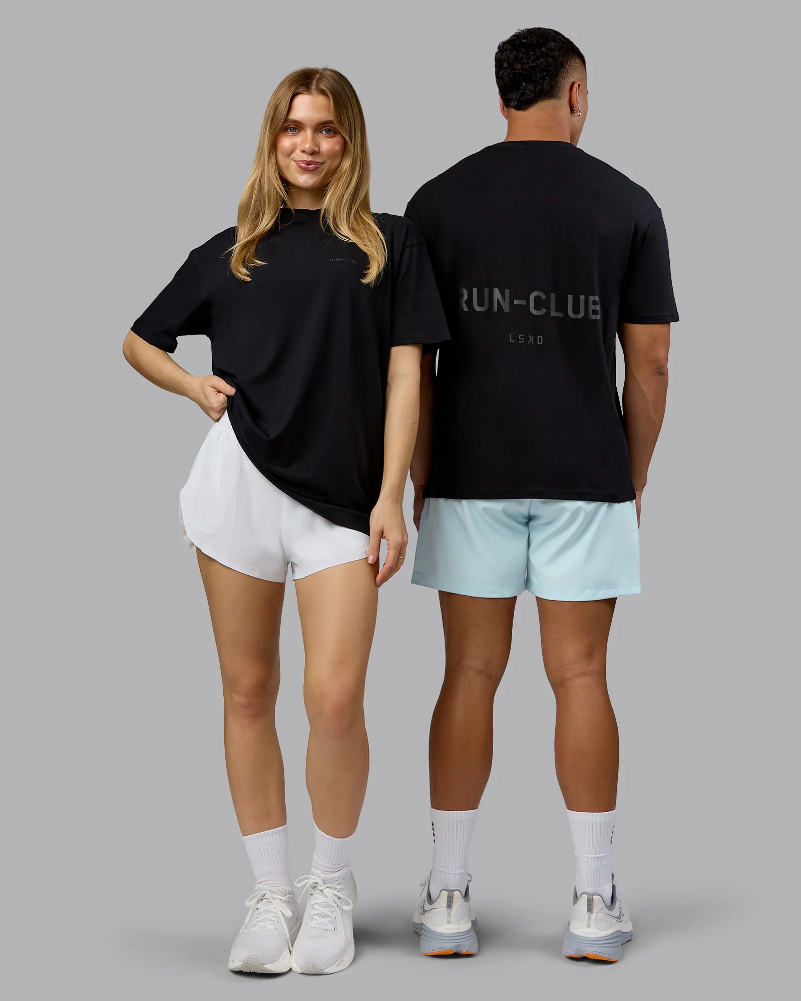 4891-run-club-flxcotton-tee-oversize-black-reflective-1.webp RUN CLUB FLXCotton Tee Oversize - Black-Reflective