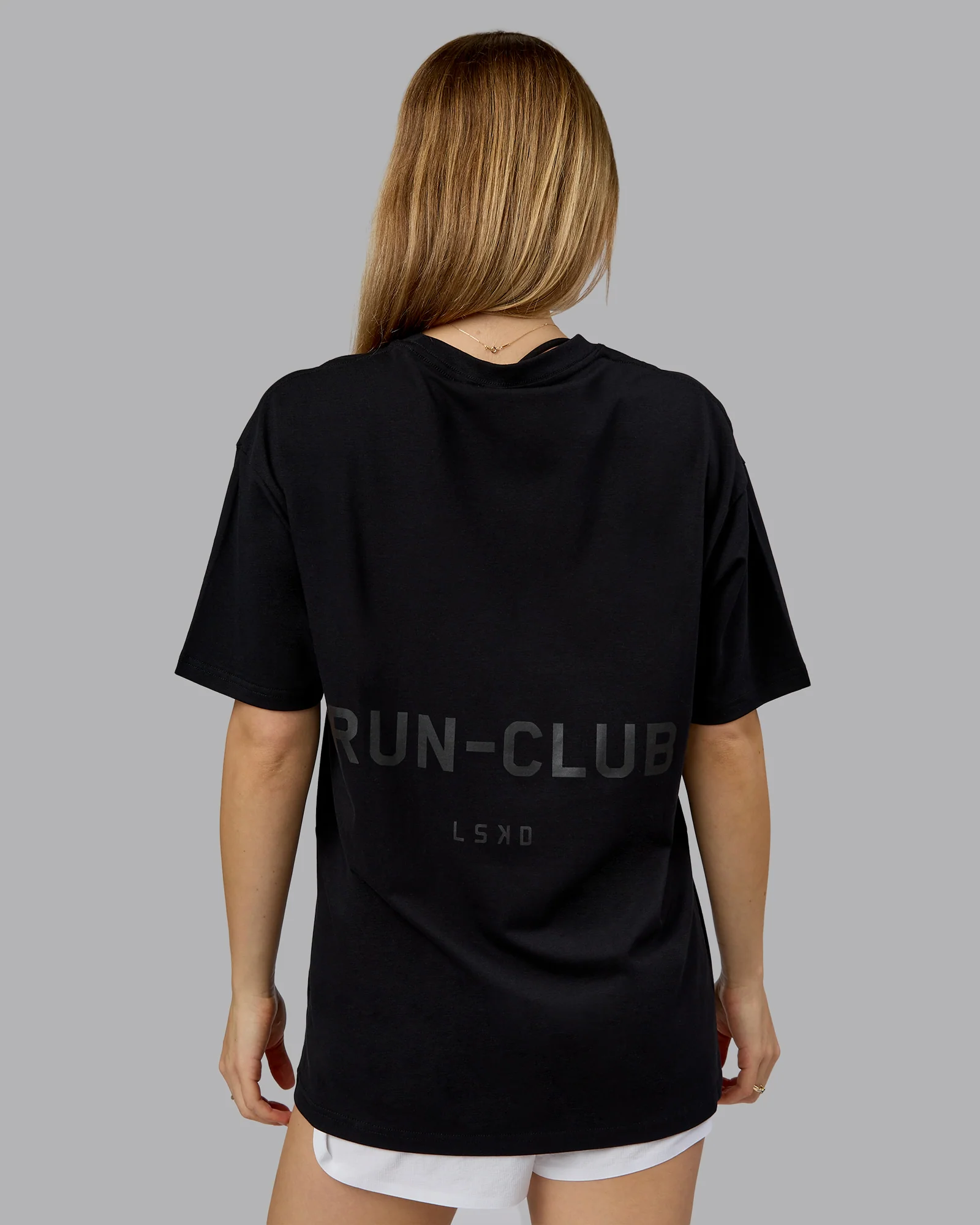 4891-run-club-flxcotton-tee-oversize-black-reflective-2.webp RUN CLUB FLXCotton Tee Oversize - Black-Reflective