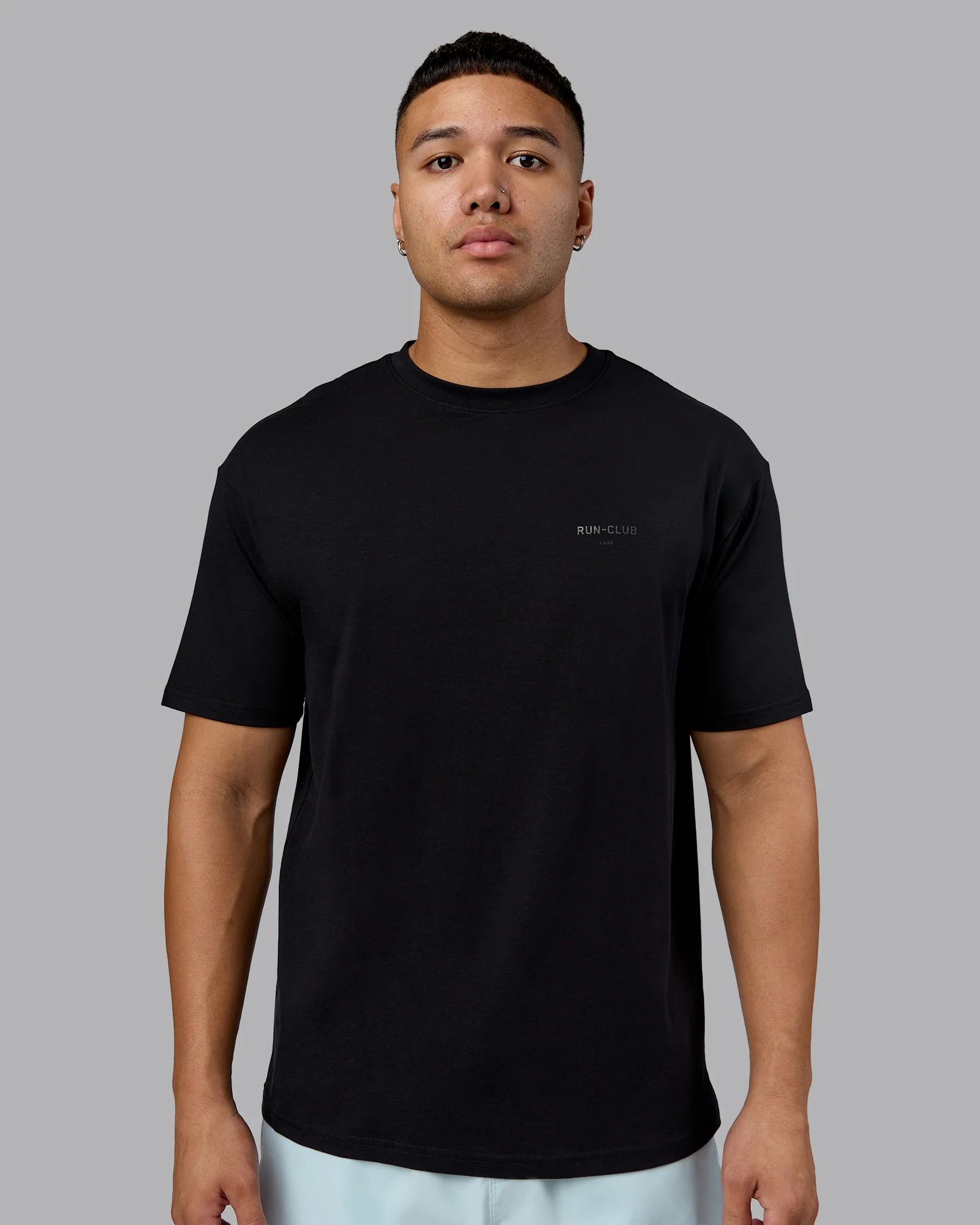 4891-run-club-flxcotton-tee-oversize-black-reflective-3.webp RUN CLUB FLXCotton Tee Oversize - Black-Reflective