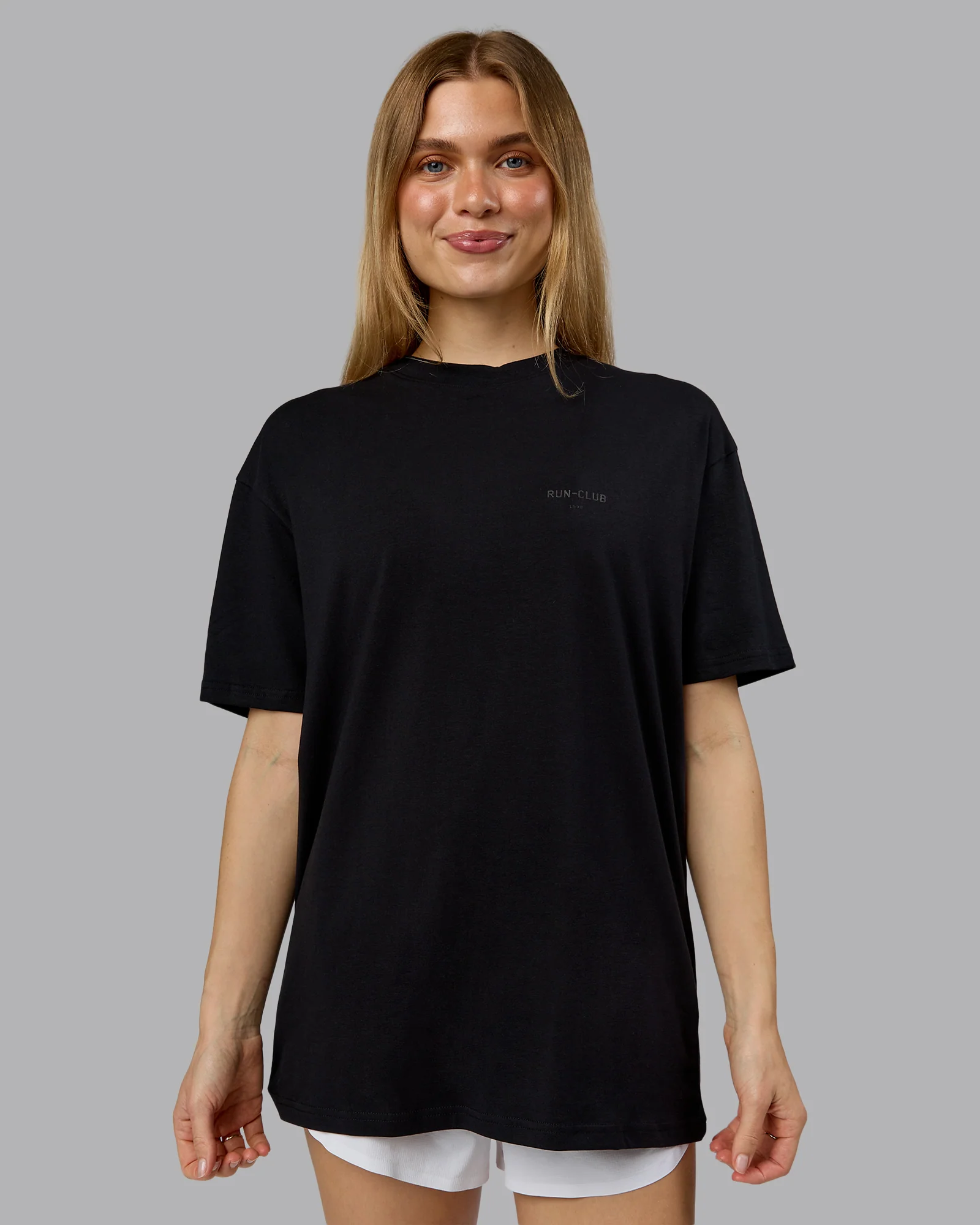 4891-run-club-flxcotton-tee-oversize-black-reflective-4.webp RUN CLUB FLXCotton Tee Oversize - Black-Reflective