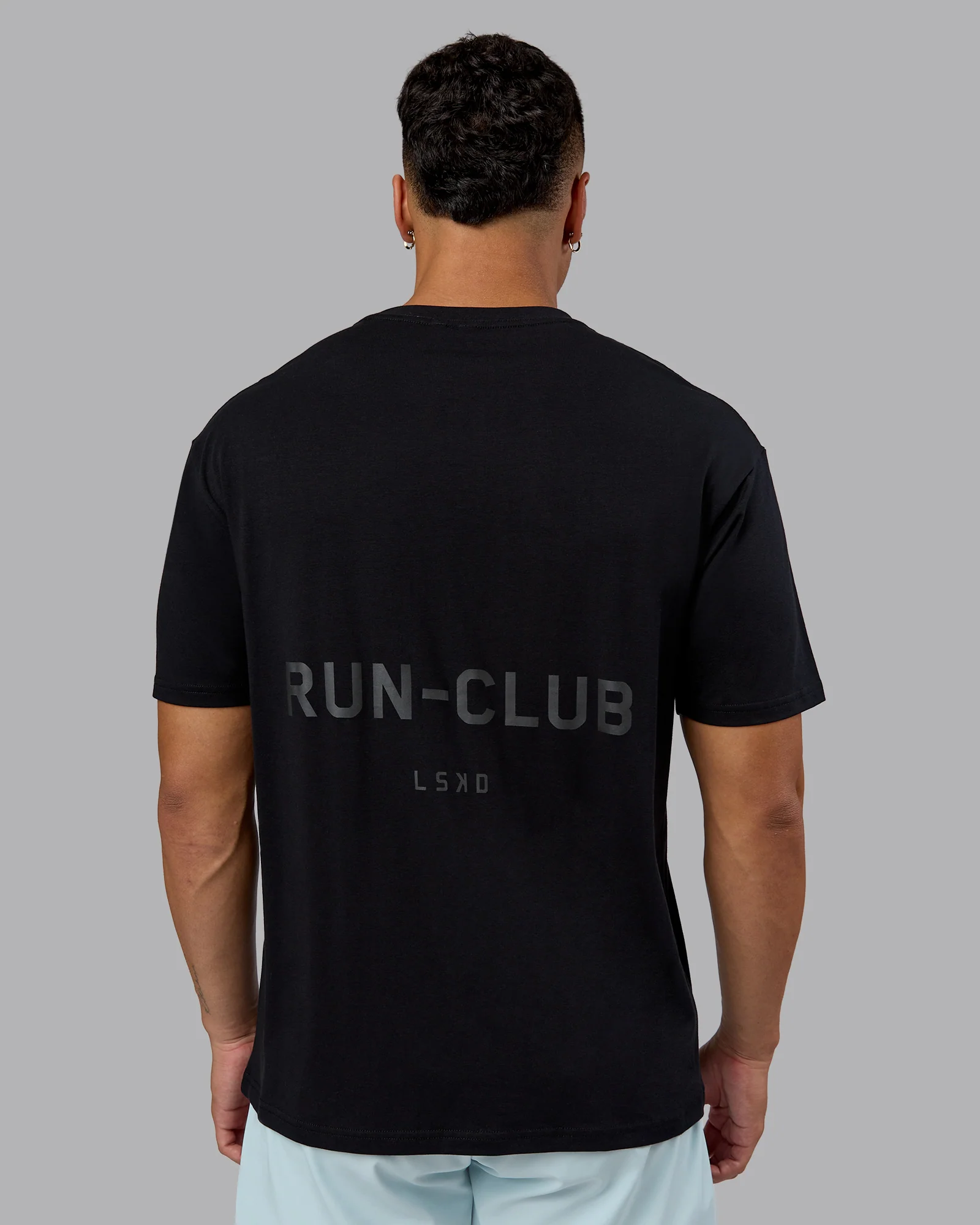 4891-run-club-flxcotton-tee-oversize-black-reflective-7.webp RUN CLUB FLXCotton Tee Oversize - Black-Reflective