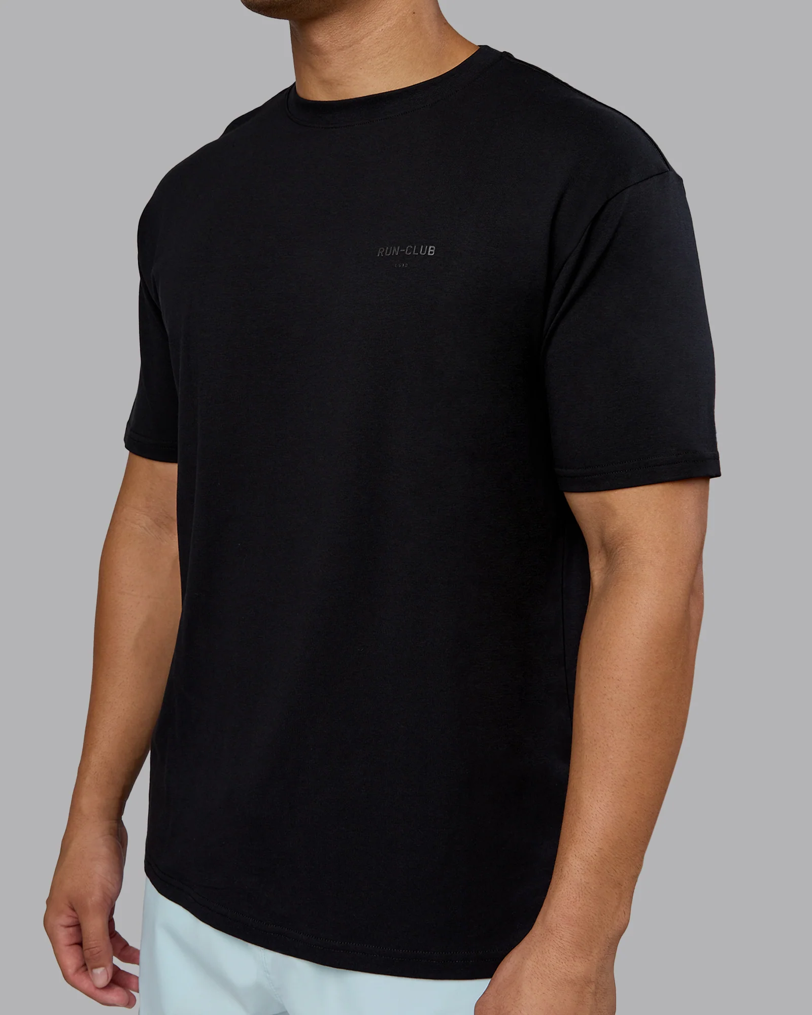 4891-run-club-flxcotton-tee-oversize-black-reflective-8.webp RUN CLUB FLXCotton Tee Oversize - Black-Reflective