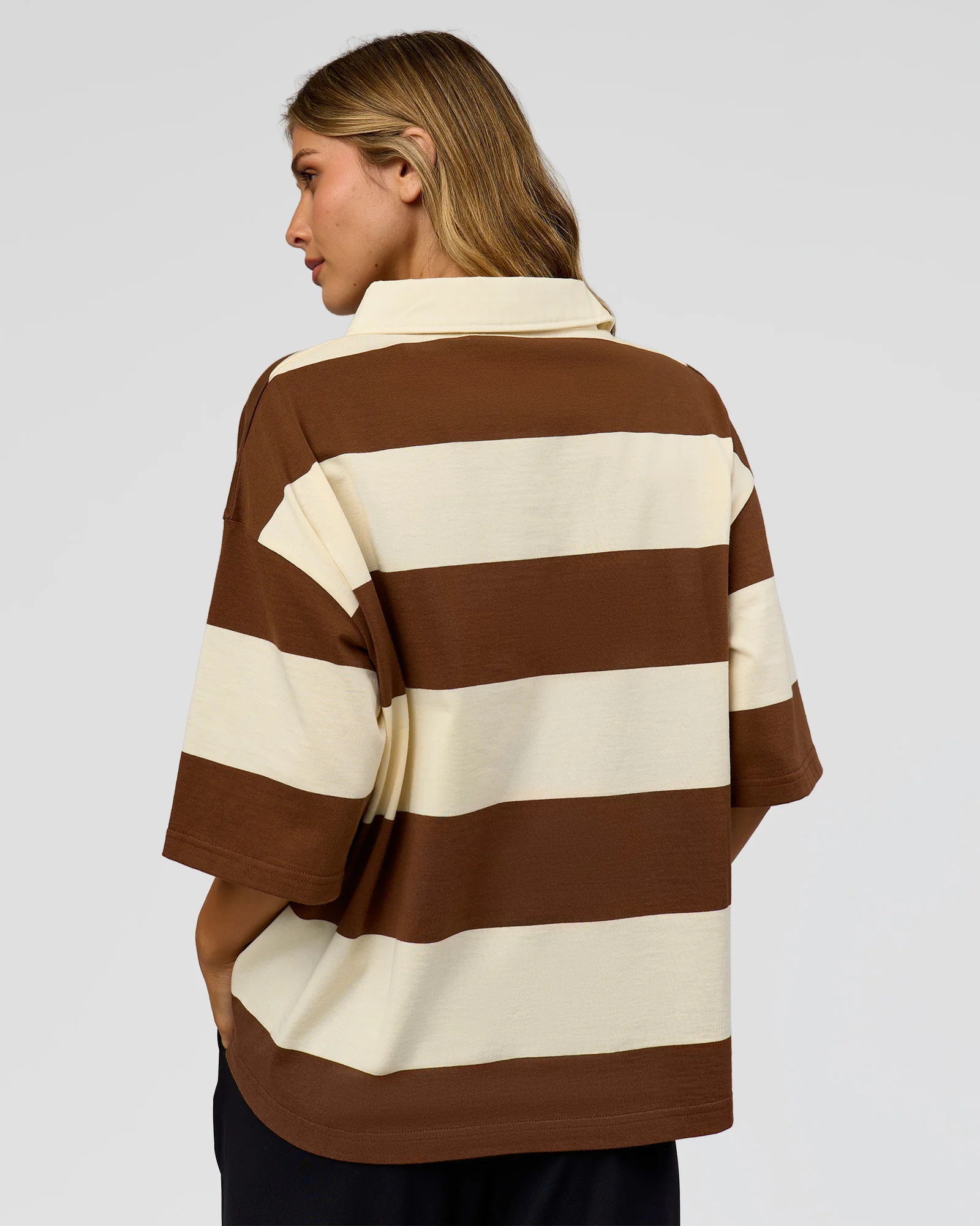 500-oversized-rugby-polo-off-white-brown-4.webp Oversized Rugby Polo - Off White - Brown