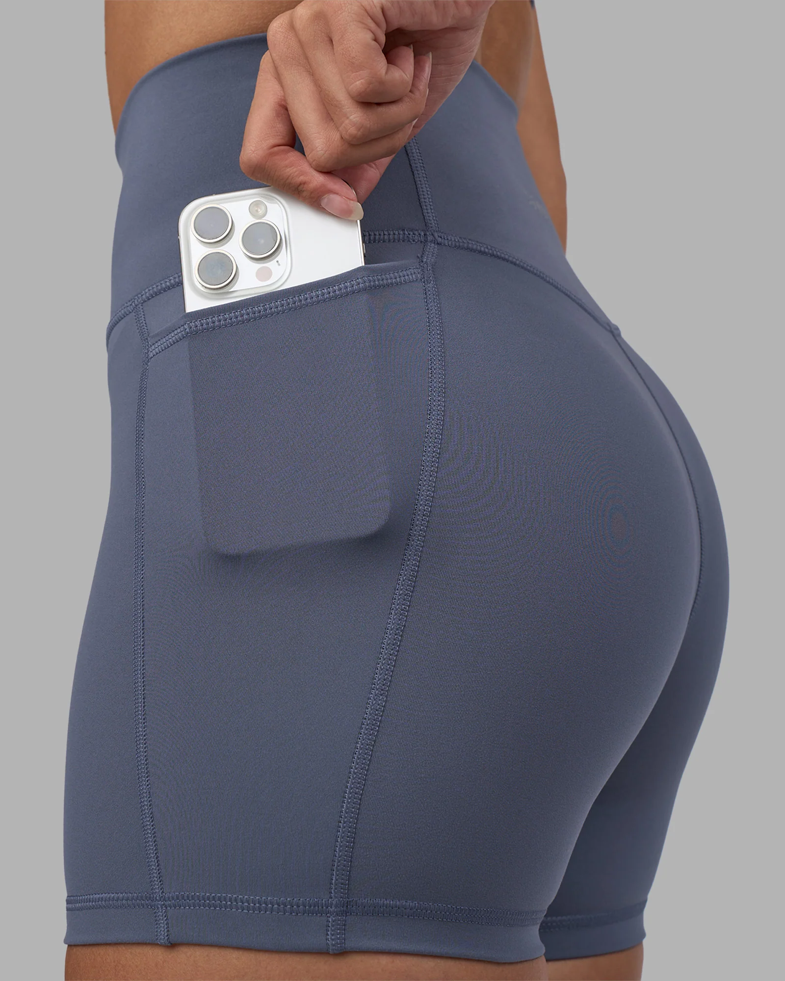5015-fusion-ultra-high-rise-4-short-pockets-night-shadow-2.webp Fusion Ultra High-Rise 4" Short Pockets - Night Shadow