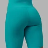 5186-fusion-ultra-high-rise-9-short-pockets-uplift-blue-7.webp Fusion Ultra High-Rise 9" Short Pockets - Uplift Blue