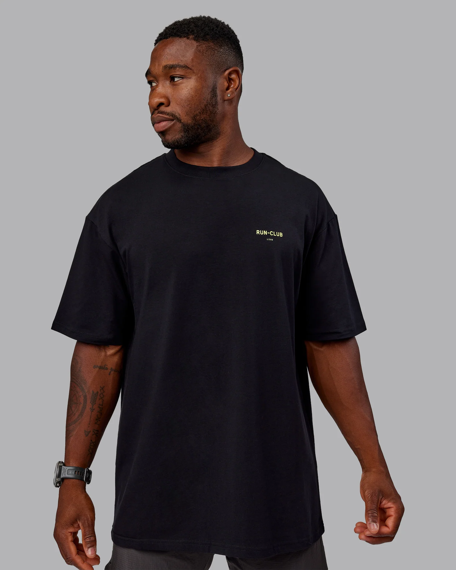 5324-run-club-flxcotton-tee-oversize-black-volt-3.webp RUN CLUB FLXCotton Tee Oversize - Black-Volt
