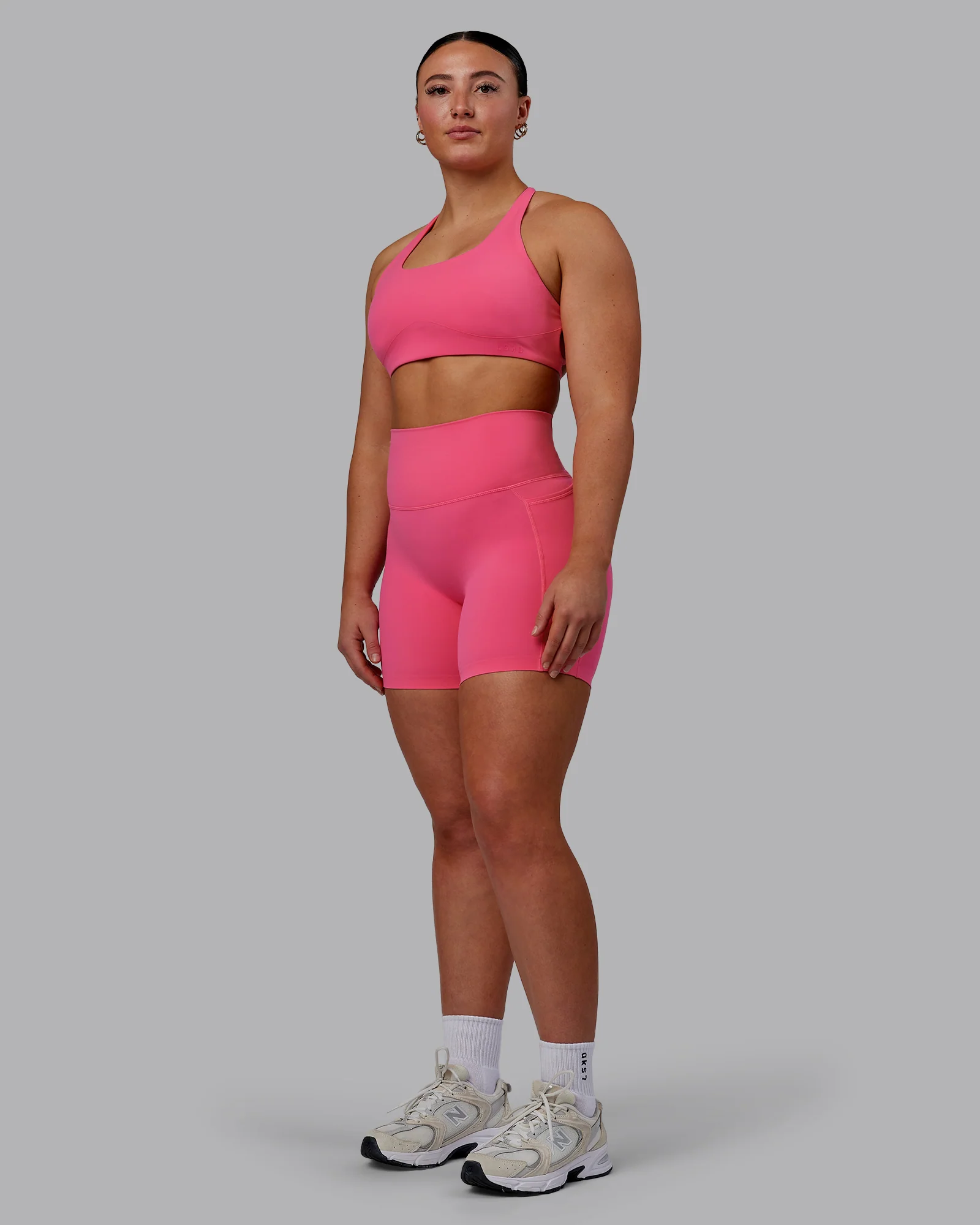 5358-elixir-ultra-high-rise-6-short-pockets-carmine-rose-2.webp Elixir Ultra High-Rise 6" Short Pockets - Carmine Rose