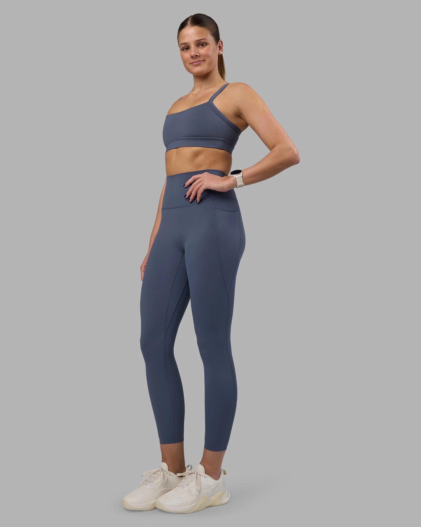 5466-momentum-sports-bra-night-shadow-3.webp Momentum Sports Bra - Night Shadow