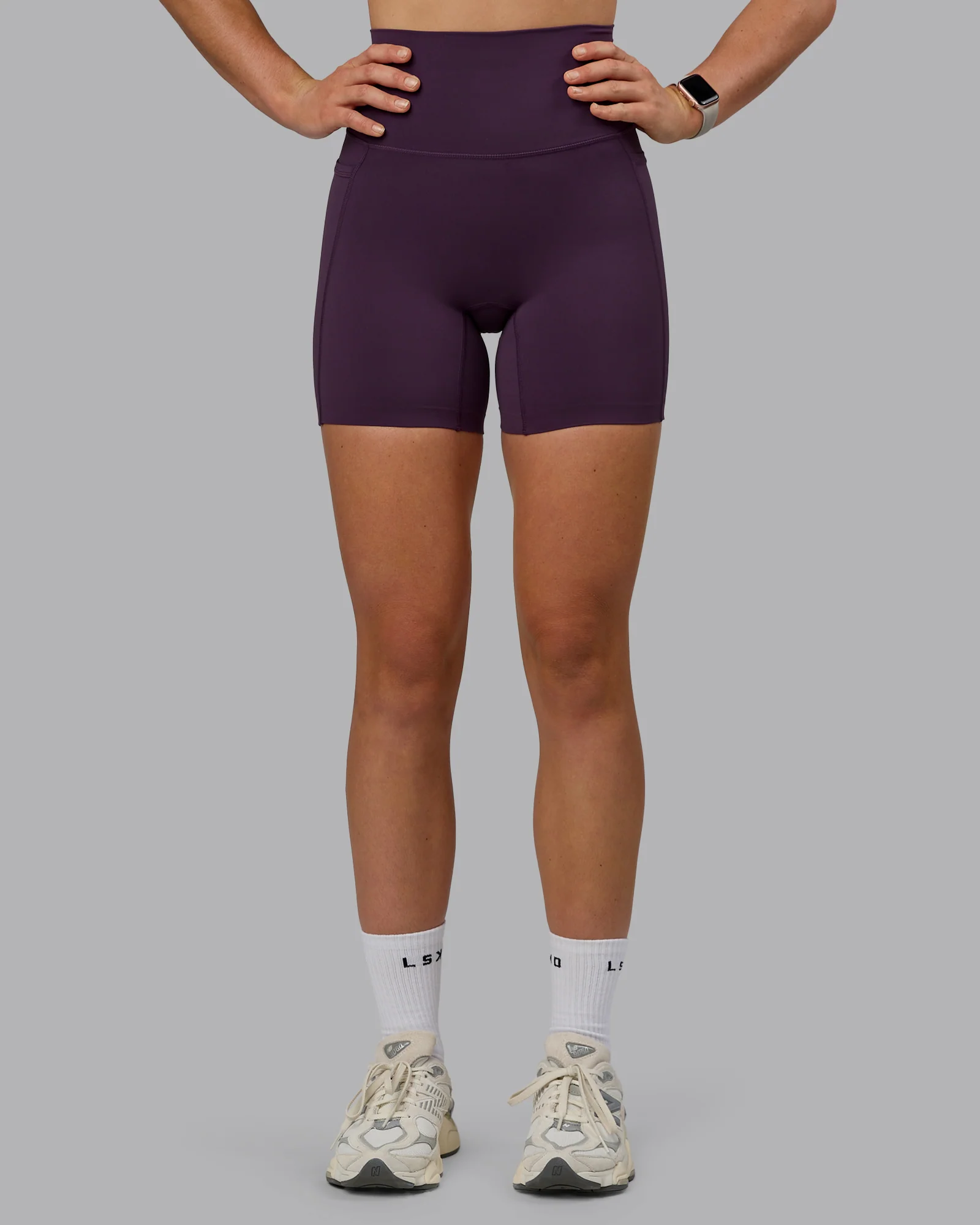 5613-elixir-ultra-high-rise-6-short-pockets-midnight-plum-1.webp Elixir Ultra High-Rise 6" Short Pockets - Midnight Plum