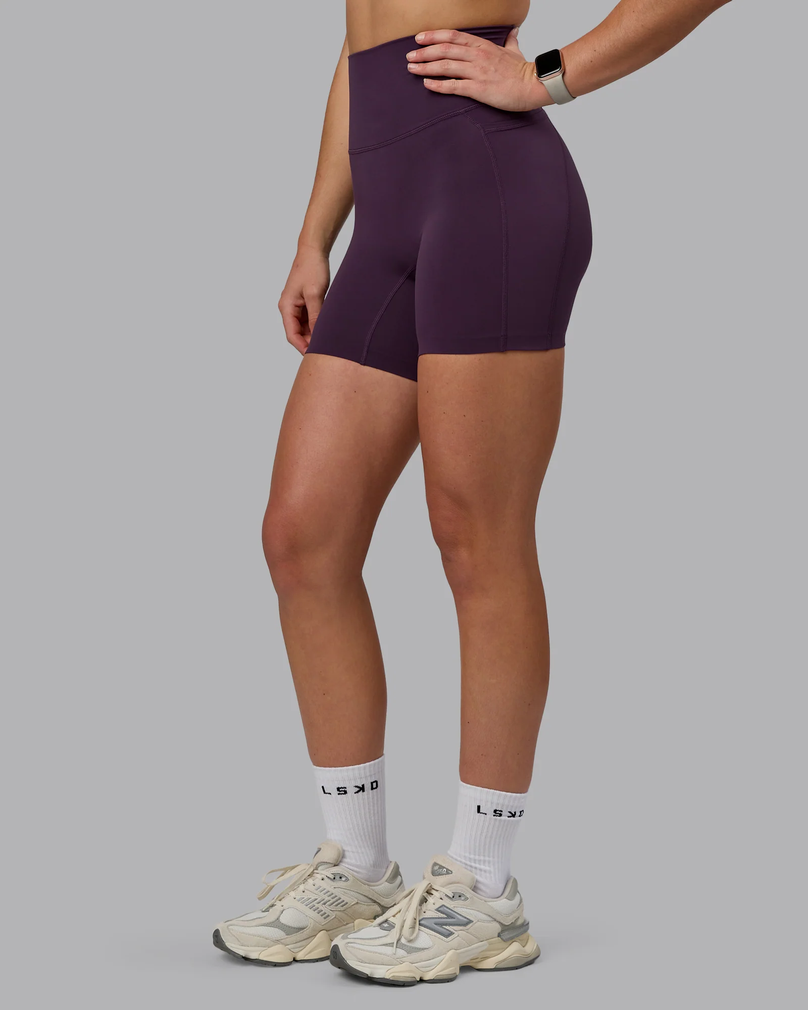 Elixir Ultra High-Rise 6" Short Pockets - Midnight Plum