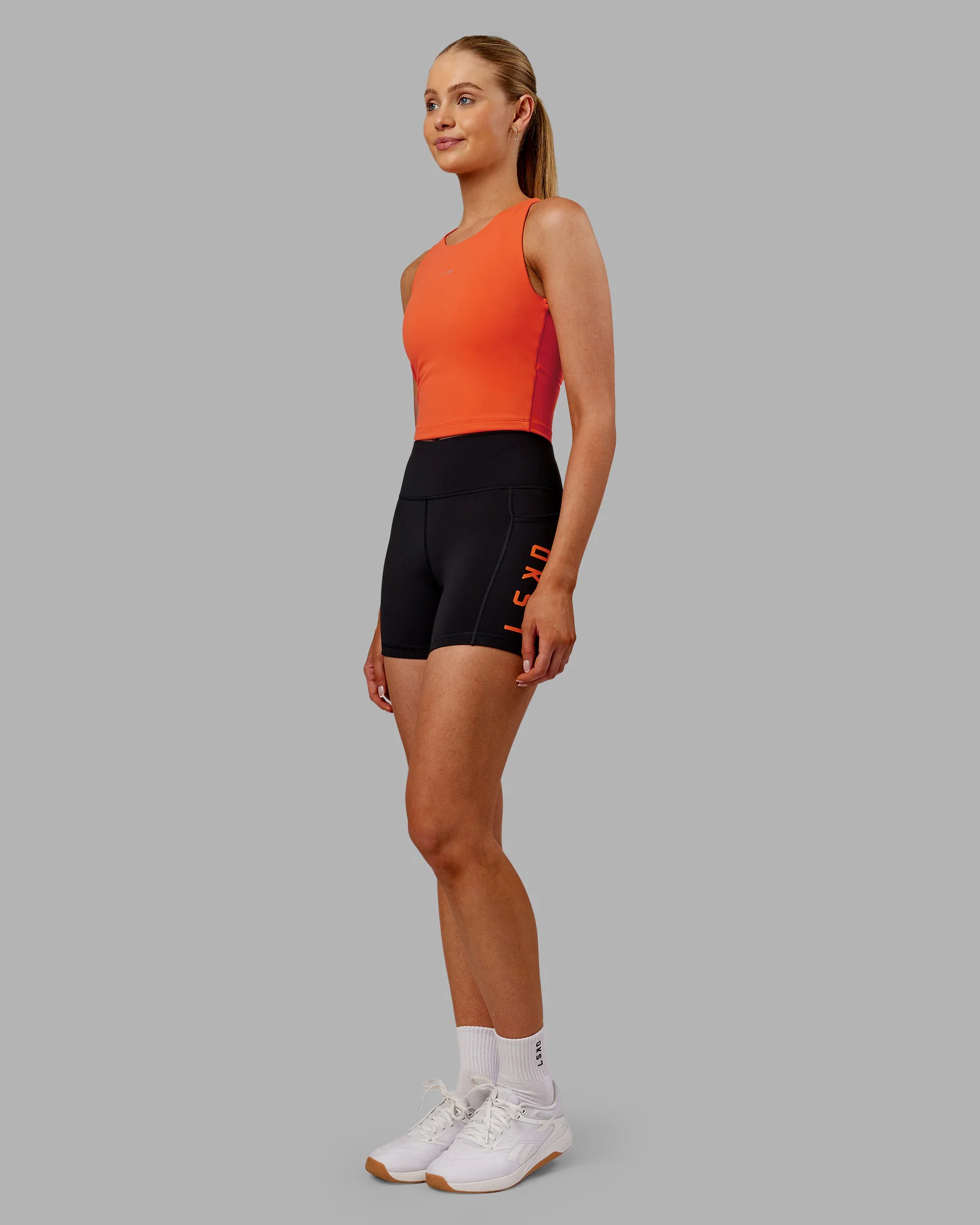5667-base-tank-ultra-orange-3.webp Base Tank - Ultra Orange