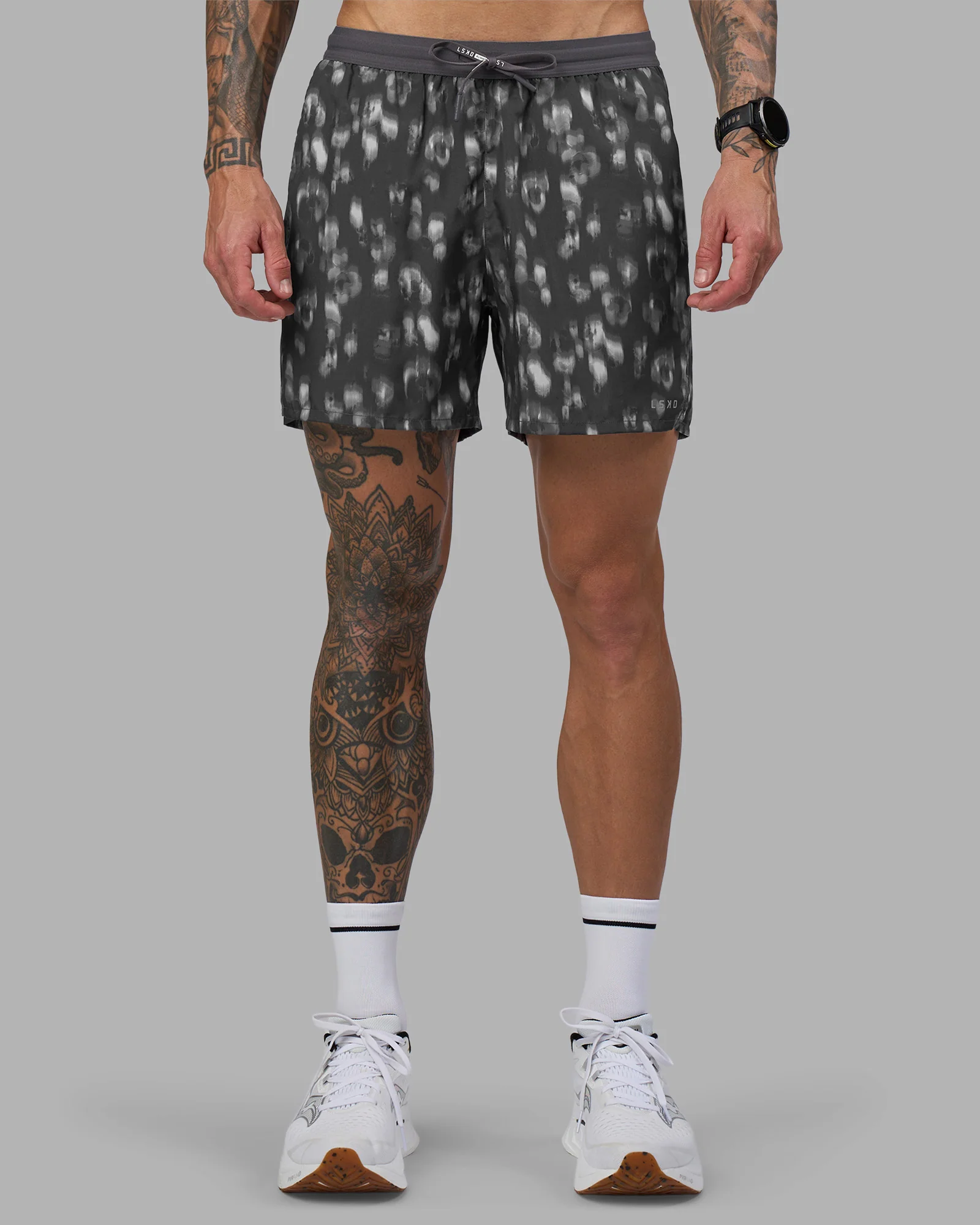 590-pace-5-lined-running-short-markings-dark-storm-print-1.webp Pace 5" Lined Running Short - Markings Dark Storm Print