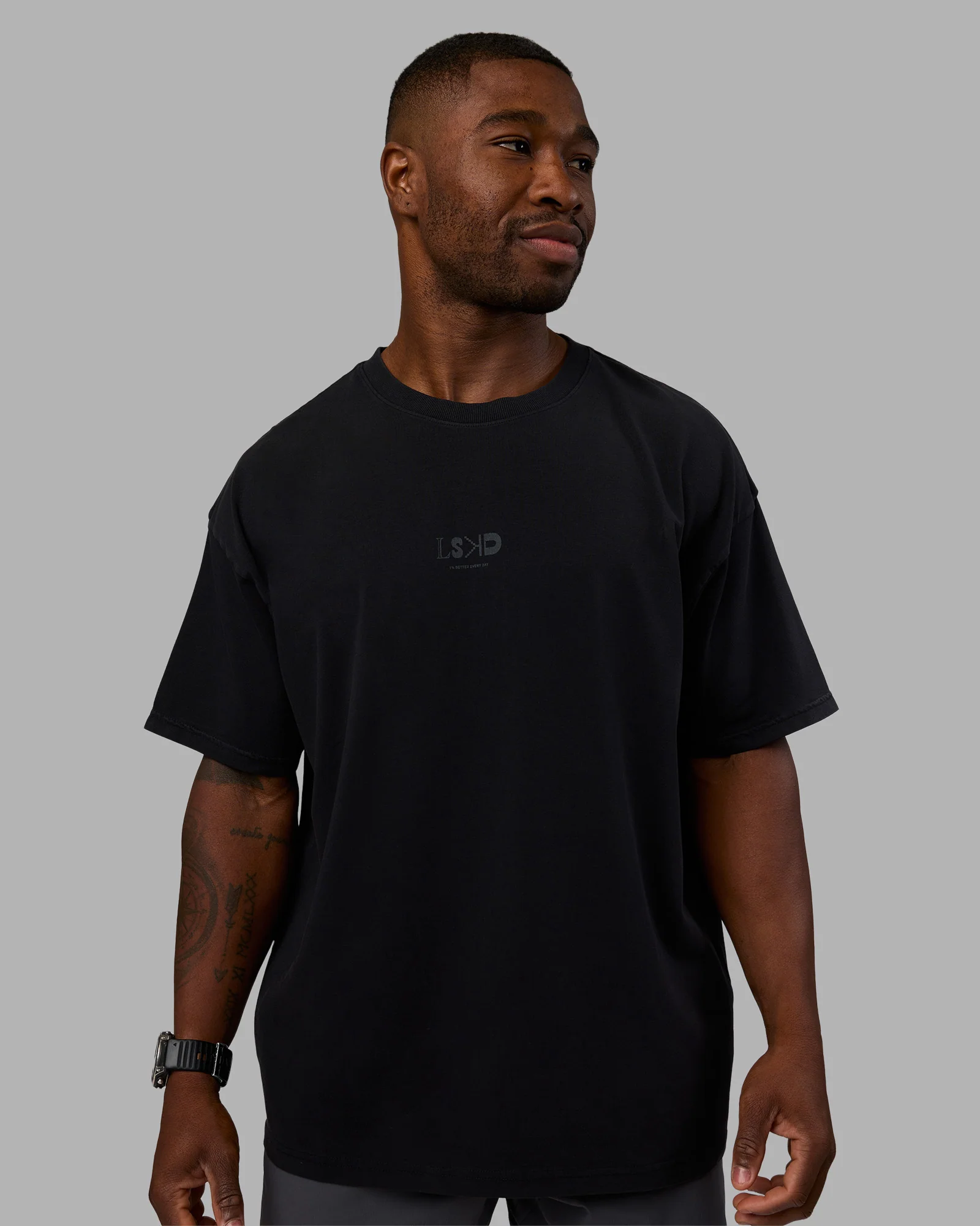 6063-variation-heavyweight-flxcotton-oversized-tee-black-black-3.webp Variation Heavyweight FLXCotton Oversized Tee - Black-Black