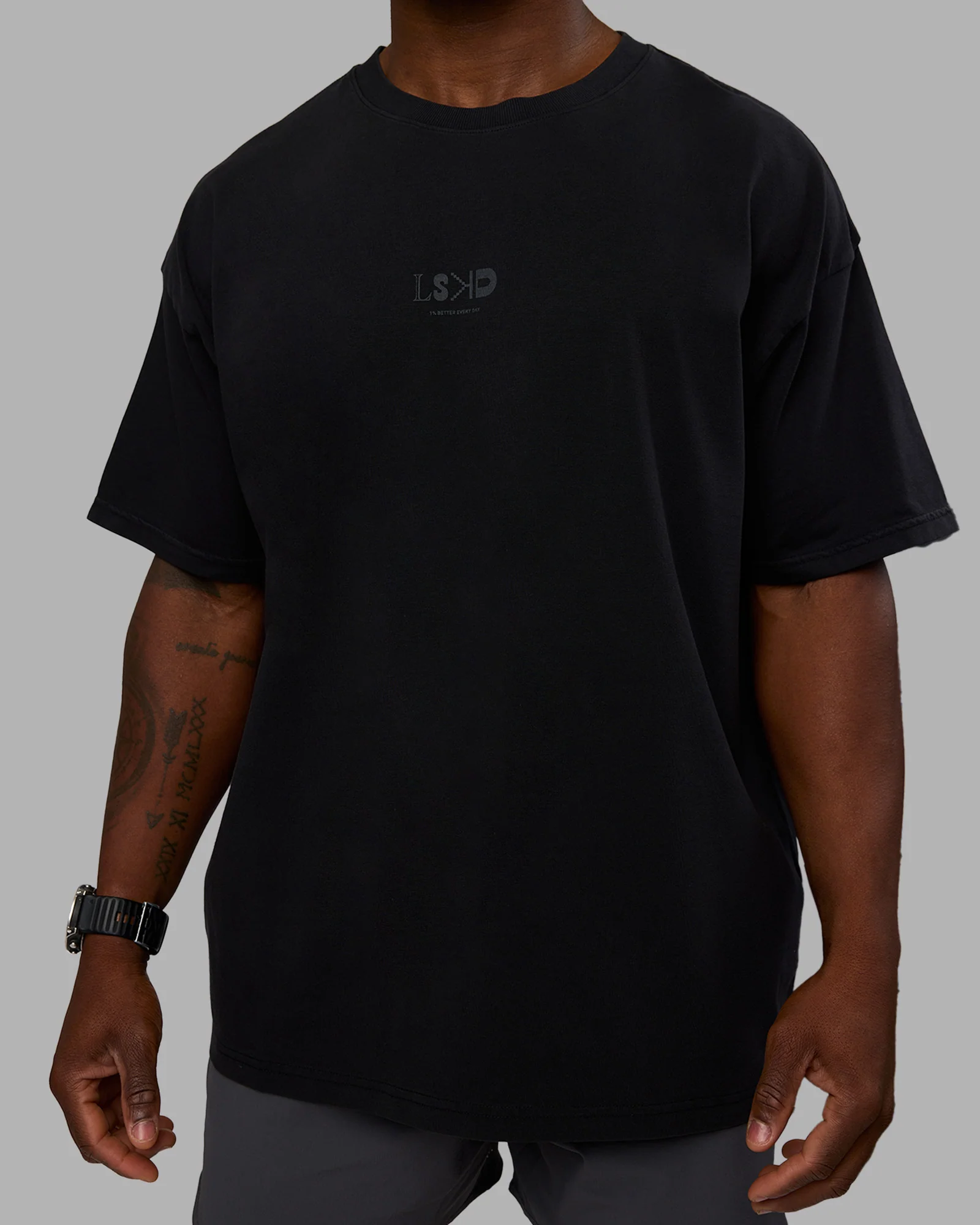 6063-variation-heavyweight-flxcotton-oversized-tee-black-black-9.webp Variation Heavyweight FLXCotton Oversized Tee - Black-Black