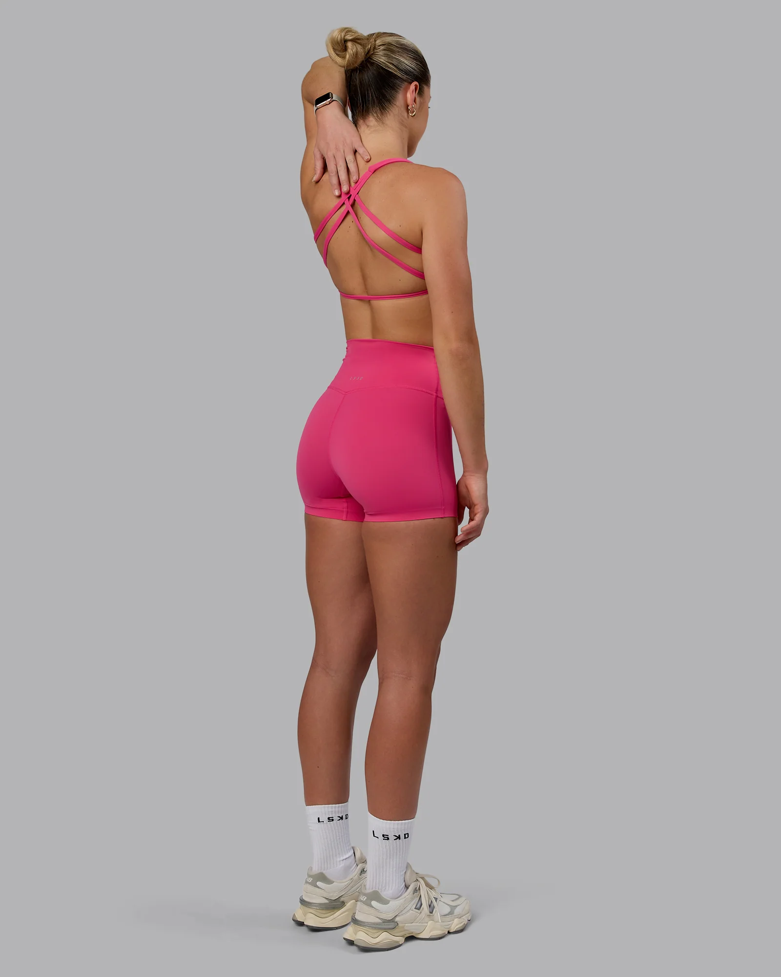 6081-aspire-sports-bra-pink-flash-7.webp Aspire Sports Bra - Pink Flash