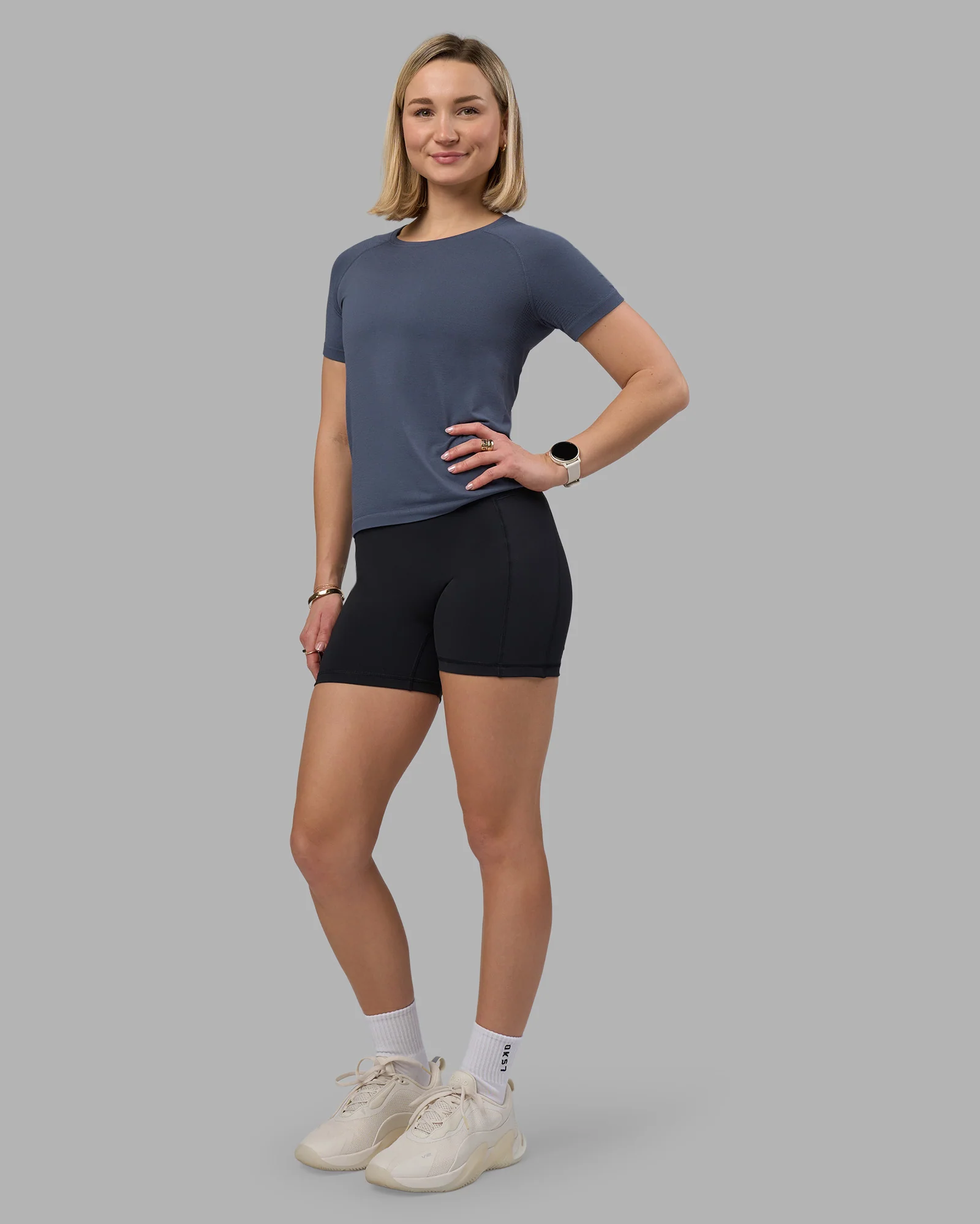 6108-aeroflx-seamless-tee-night-shadow-night-shadow-2.webp AeroFLX+ Seamless Tee - Night Shadow/Night Shadow