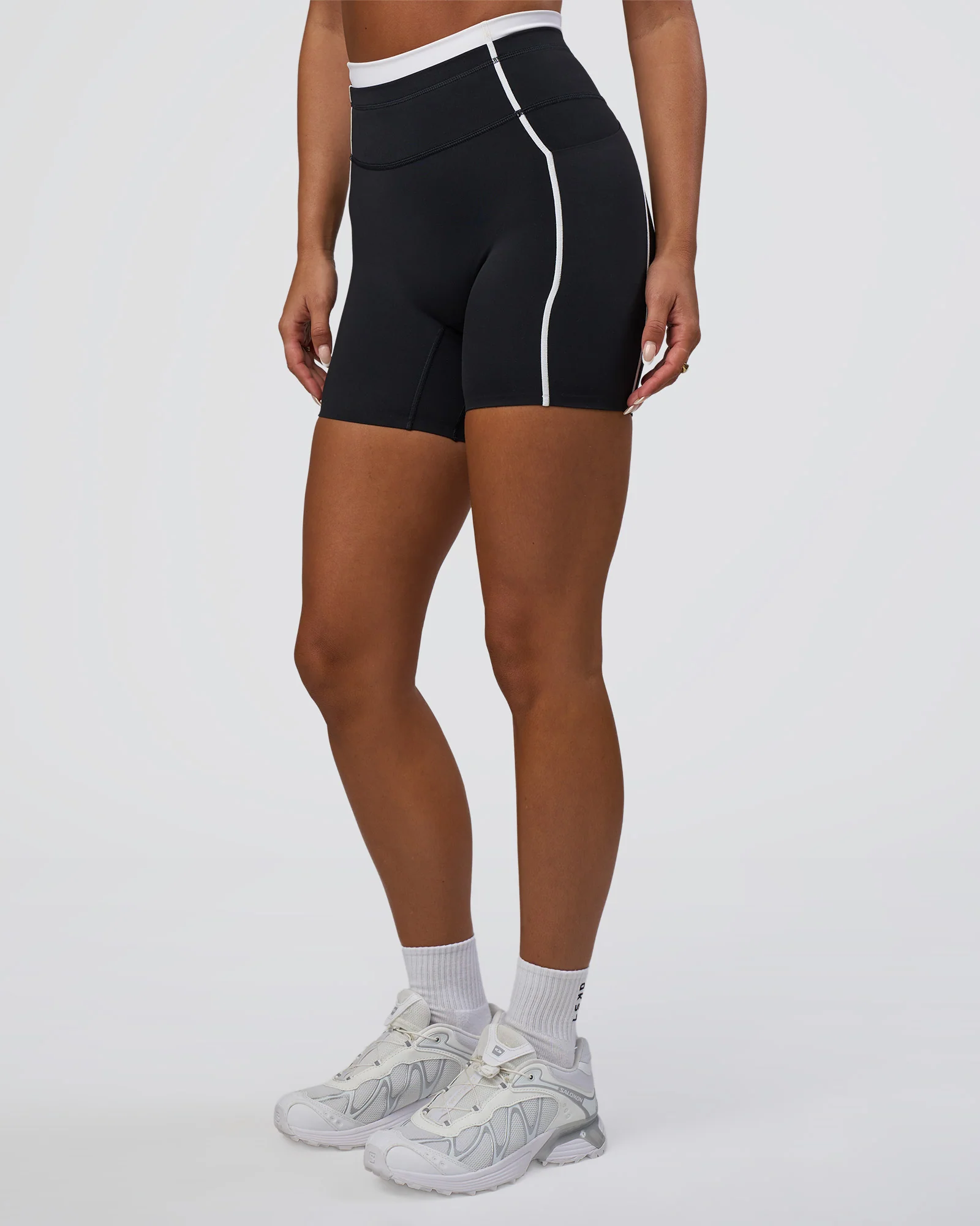 6188-liberate-contrast-high-rise-6-short-pockets-black-white-1.webp Liberate Contrast High-Rise 6" Short Pockets - Black-White