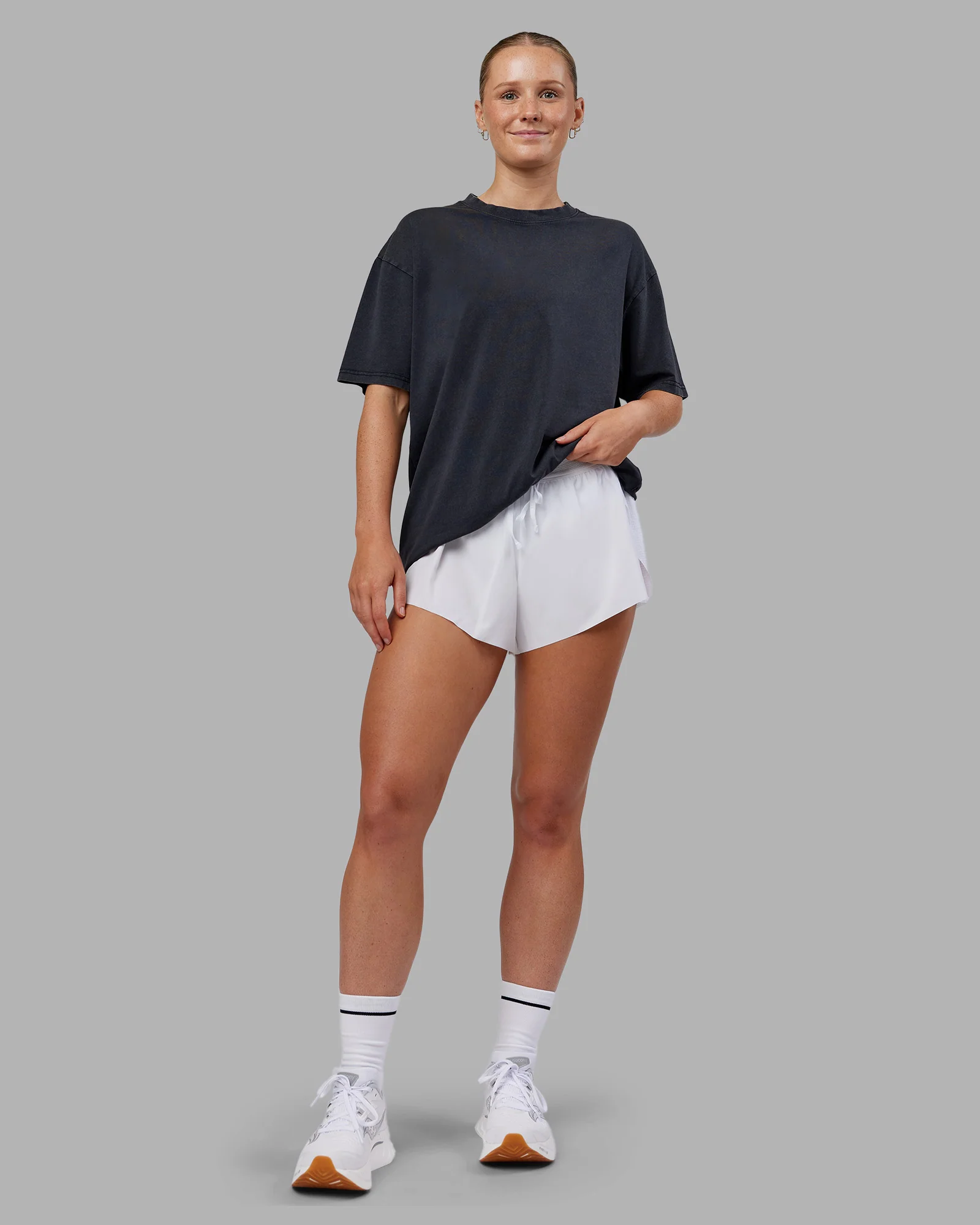 6224-love-the-run-flxcotton-tee-oversize-black-washed-circular-gray-5.webp Love The Run FLXCotton Tee Oversize - Black Washed-Circular Gray