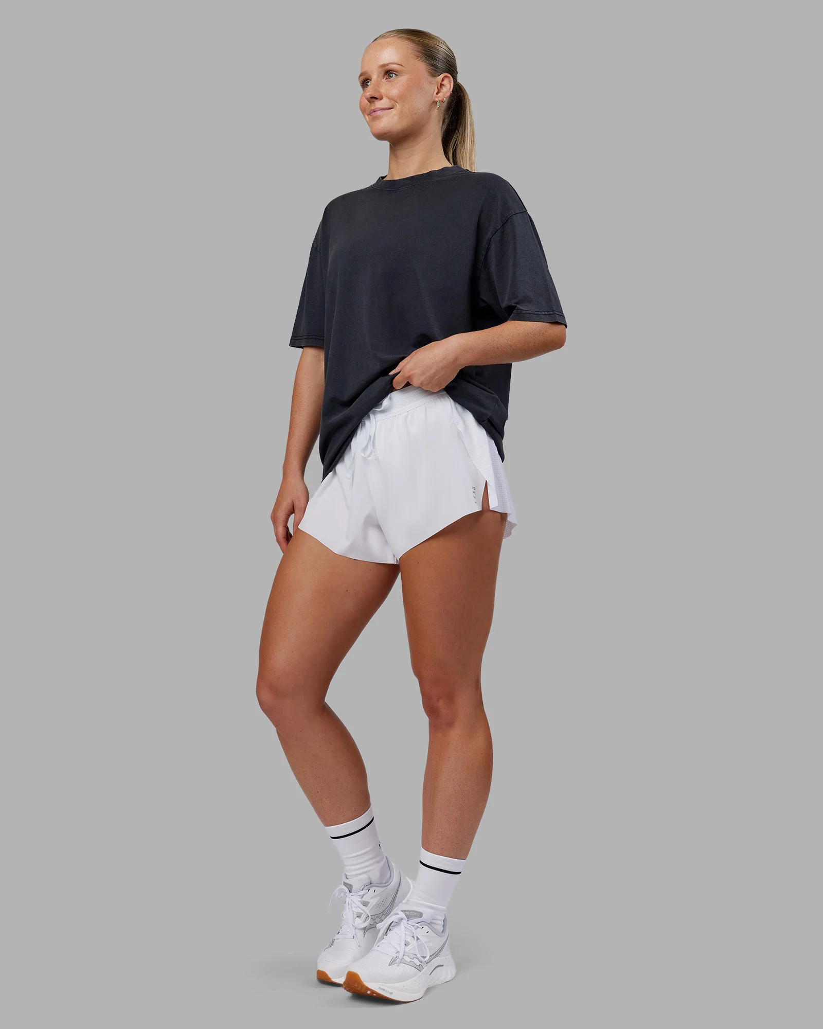 6224-love-the-run-flxcotton-tee-oversize-black-washed-circular-gray-8.webp Love The Run FLXCotton Tee Oversize - Black Washed-Circular Gray