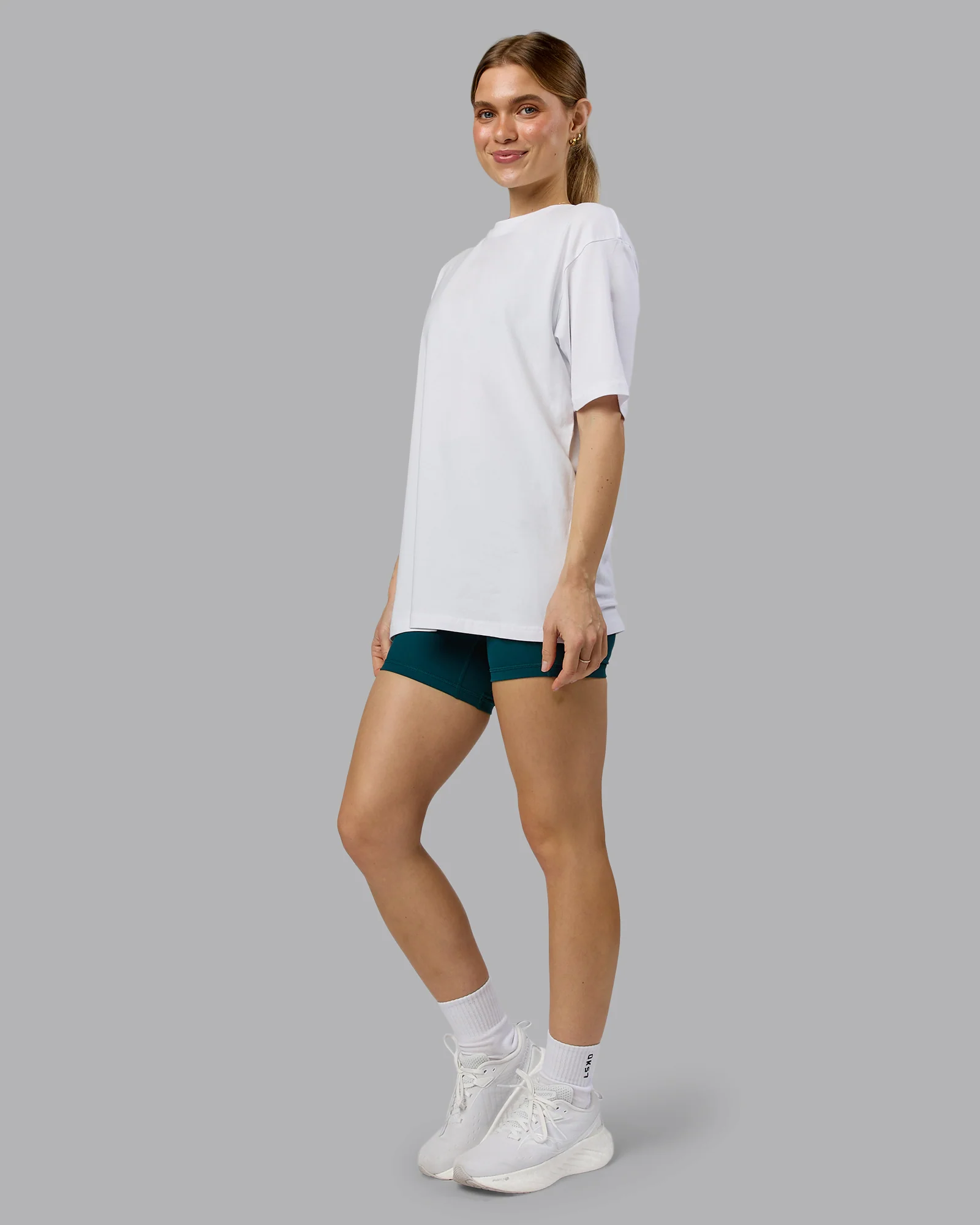 623-love-the-run-flxcotton-tee-oversize-white-dark-moss-10.webp Love The Run FLXCotton Tee Oversize - White-Dark Moss