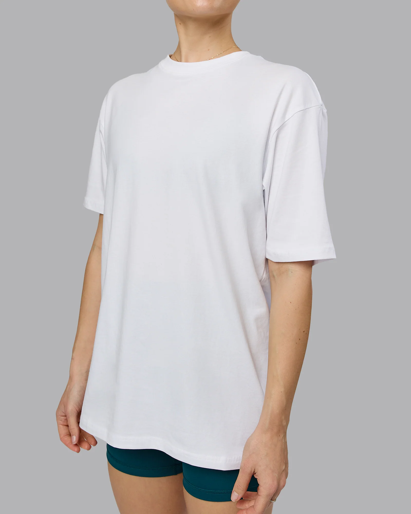 623-love-the-run-flxcotton-tee-oversize-white-dark-moss-11.webp Love The Run FLXCotton Tee Oversize - White-Dark Moss