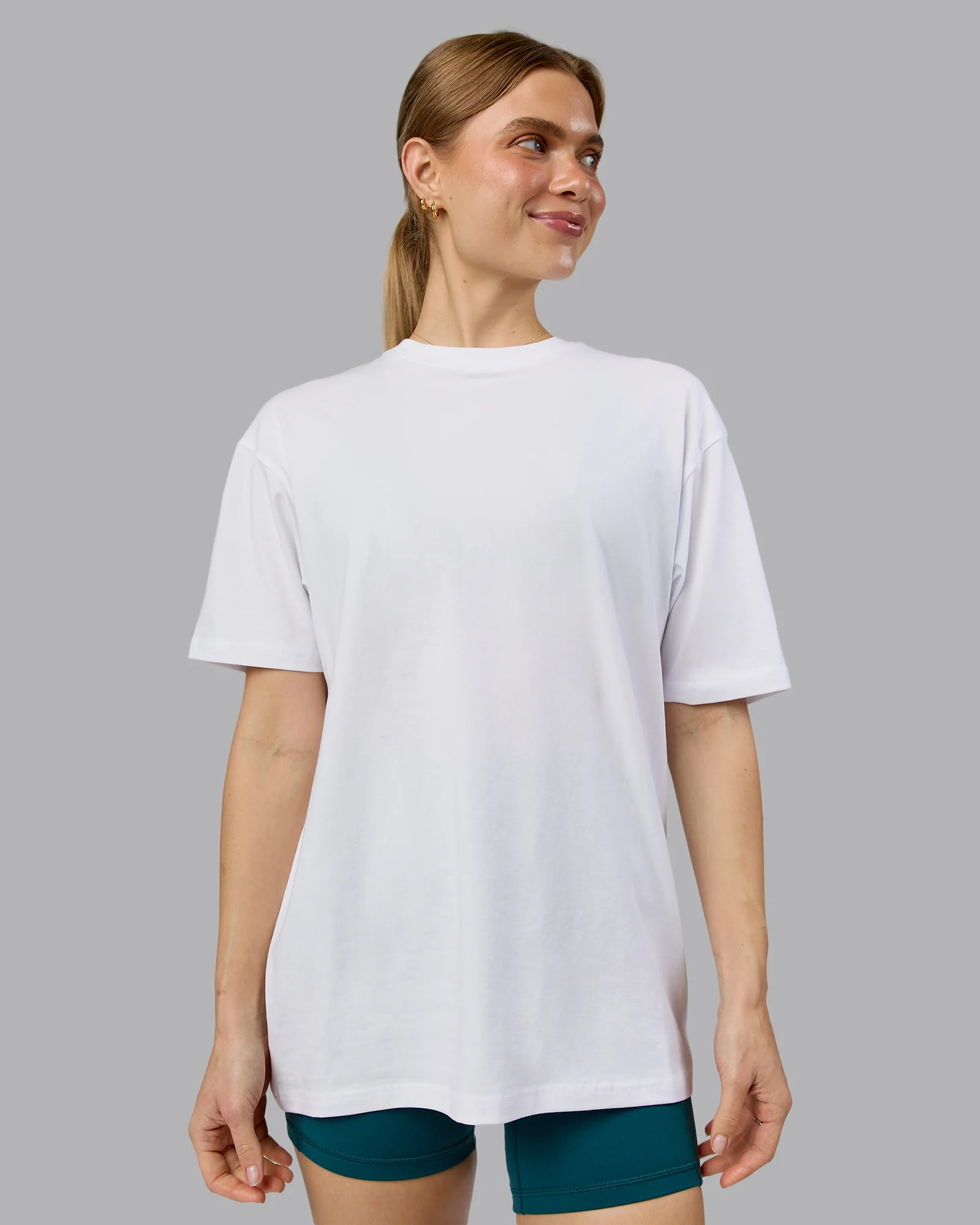 623-love-the-run-flxcotton-tee-oversize-white-dark-moss-4.webp Love The Run FLXCotton Tee Oversize - White-Dark Moss