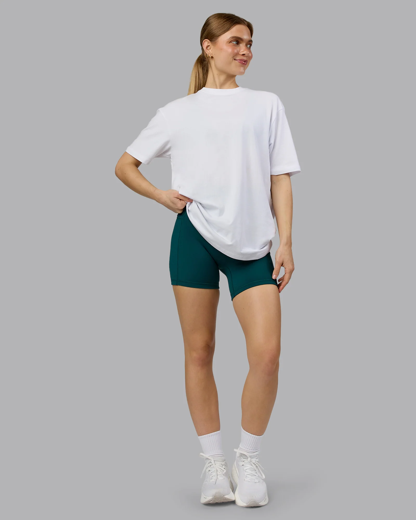 623-love-the-run-flxcotton-tee-oversize-white-dark-moss-7.webp Love The Run FLXCotton Tee Oversize - White-Dark Moss