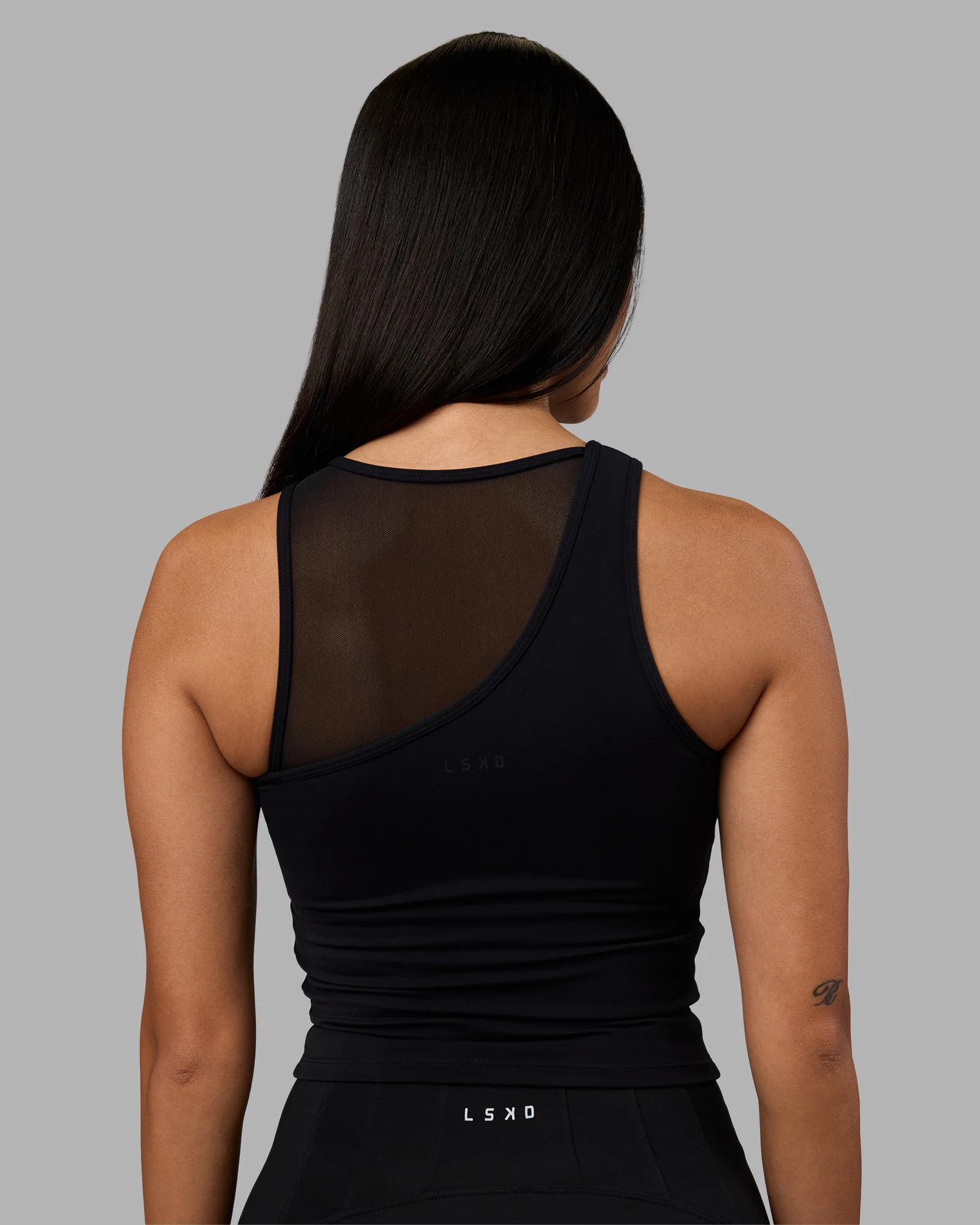 6848-motion-mesh-shelf-bra-tank-black-4.webp Motion Mesh Shelf Bra Tank - Black