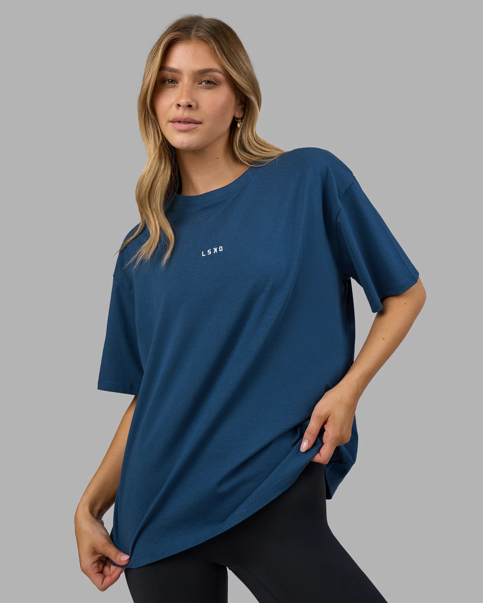 697-go-to-flxcotton-oversized-tee-indigo-white-1.webp Go-To FLXCotton Oversized Tee - Indigo-White