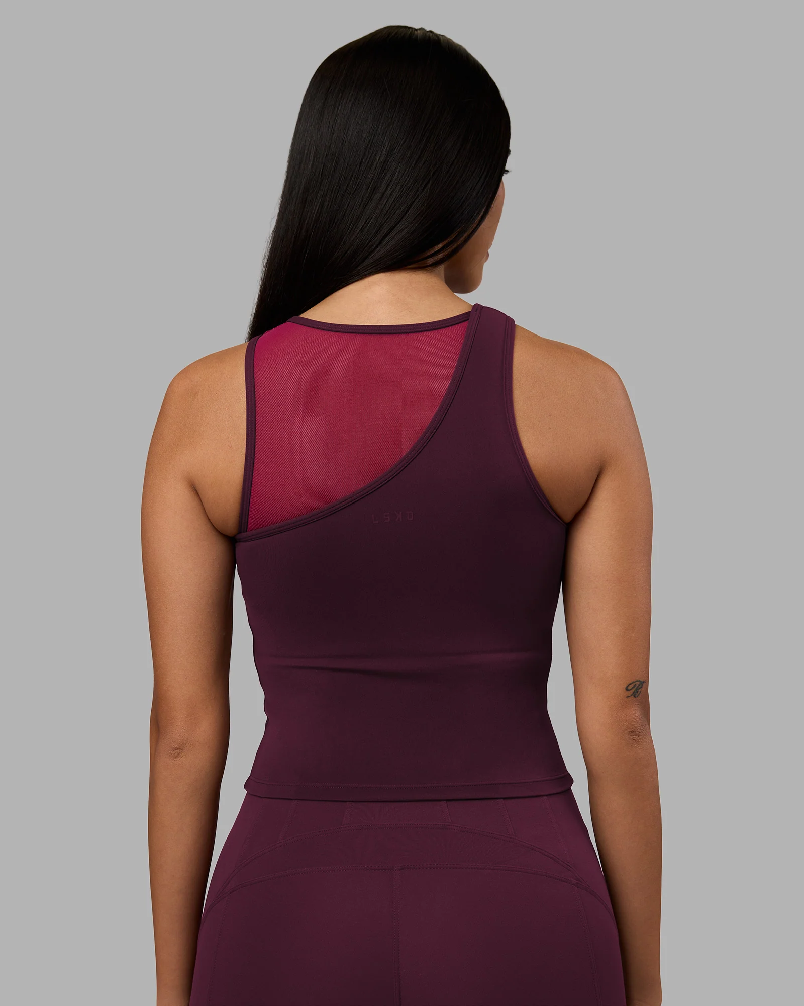 7064-motion-mesh-shelf-bra-tank-cherry-lacquer-plum-berry-7.webp Motion Mesh Shelf Bra Tank - Cherry Lacquer/Plum Berry