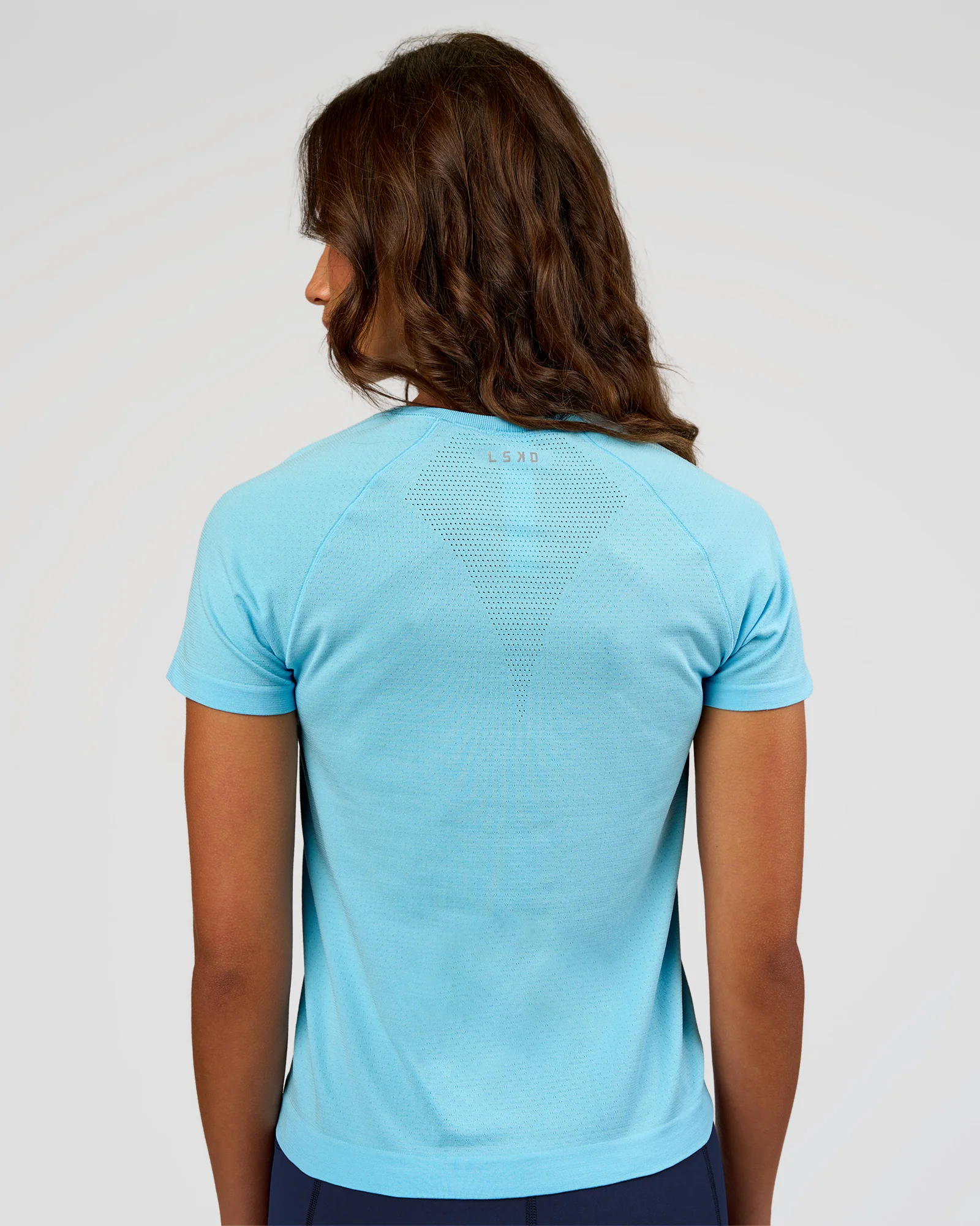 7108-aeroflx-seamless-tee-baltic-sea-baltic-sea-4.webp AeroFLX+ Seamless Tee - Baltic Sea/Baltic Sea