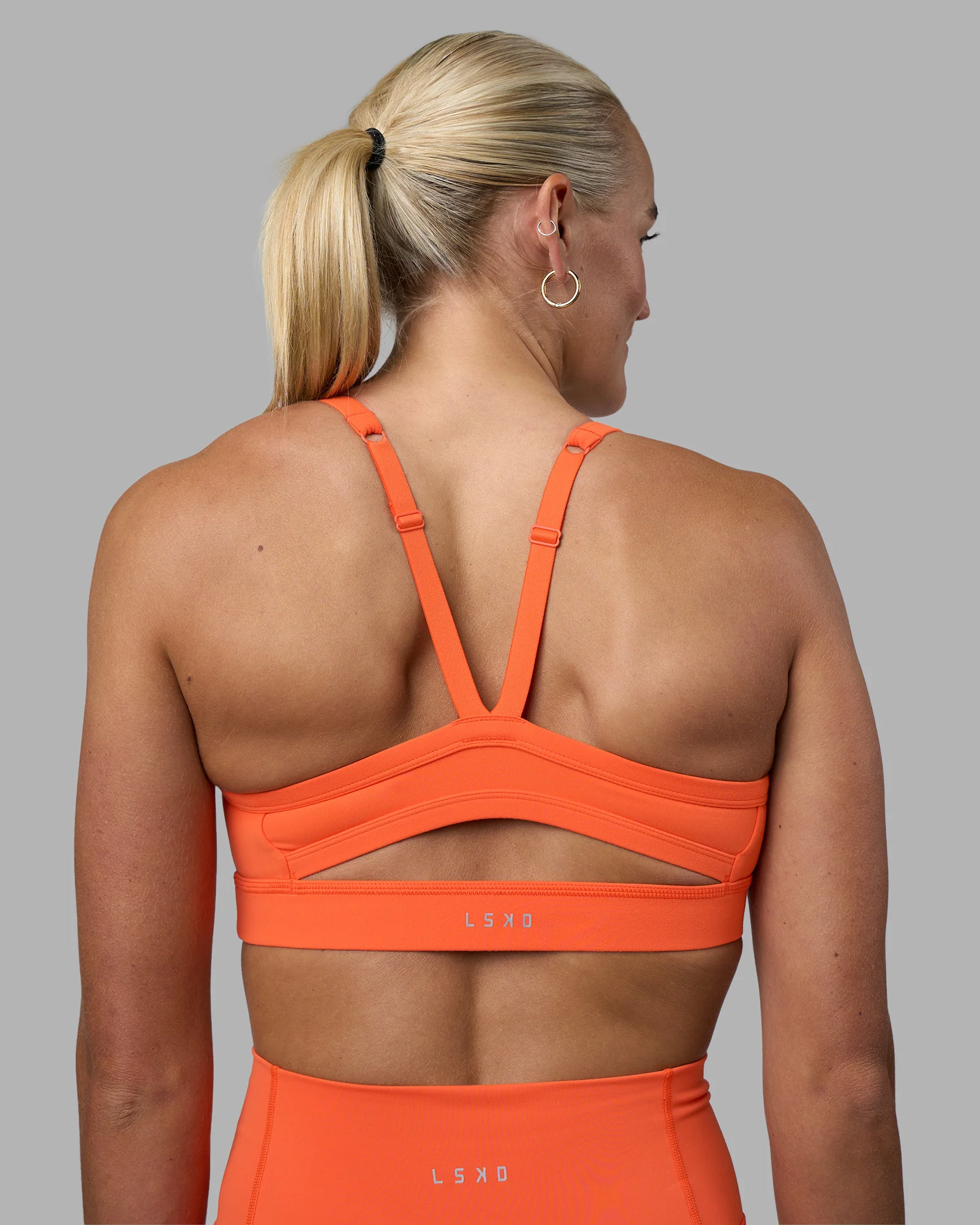 7134-momentum-sports-bra-ultra-orange-2.webp Momentum Sports Bra - Ultra Orange