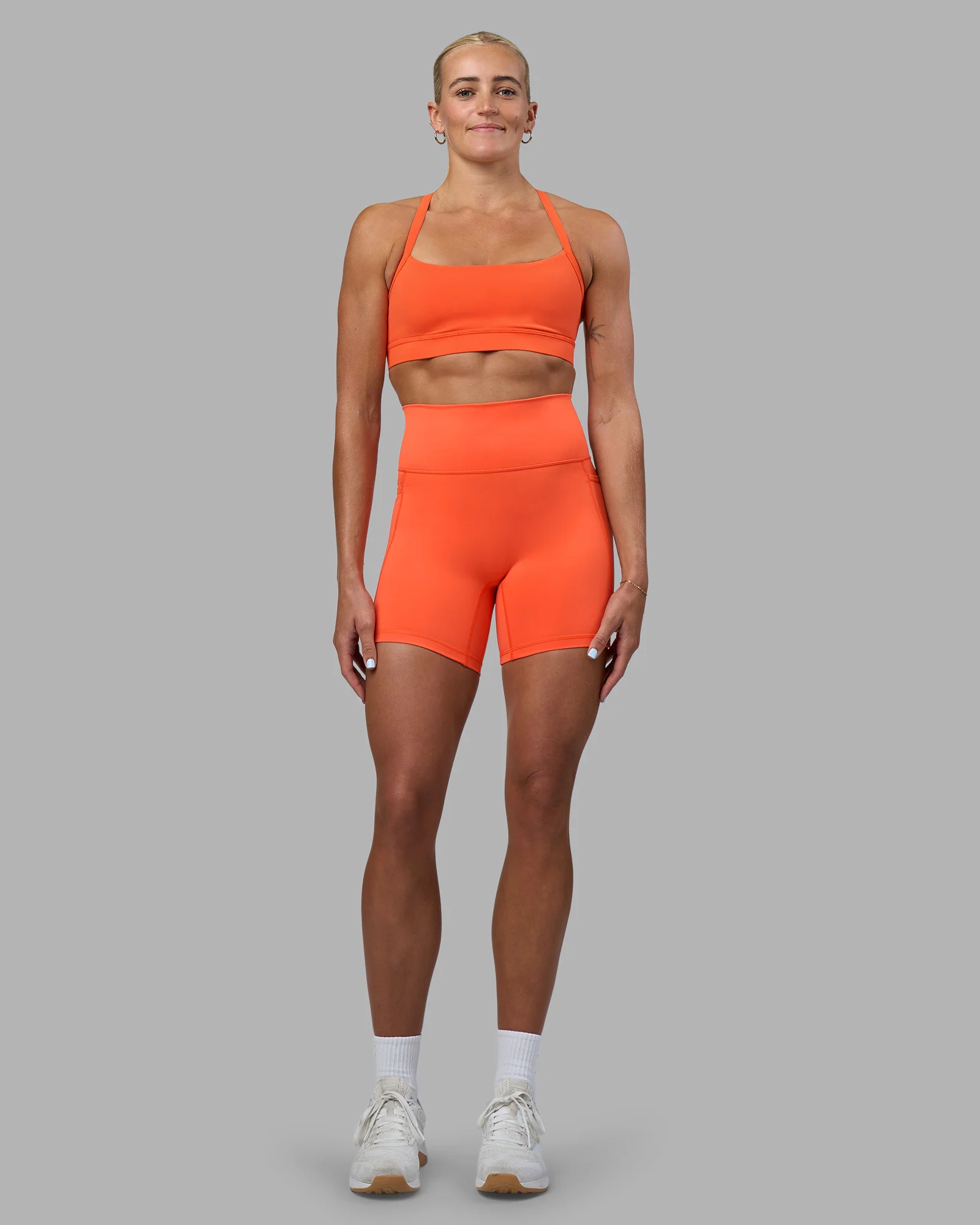 7134-momentum-sports-bra-ultra-orange-3.webp Momentum Sports Bra - Ultra Orange