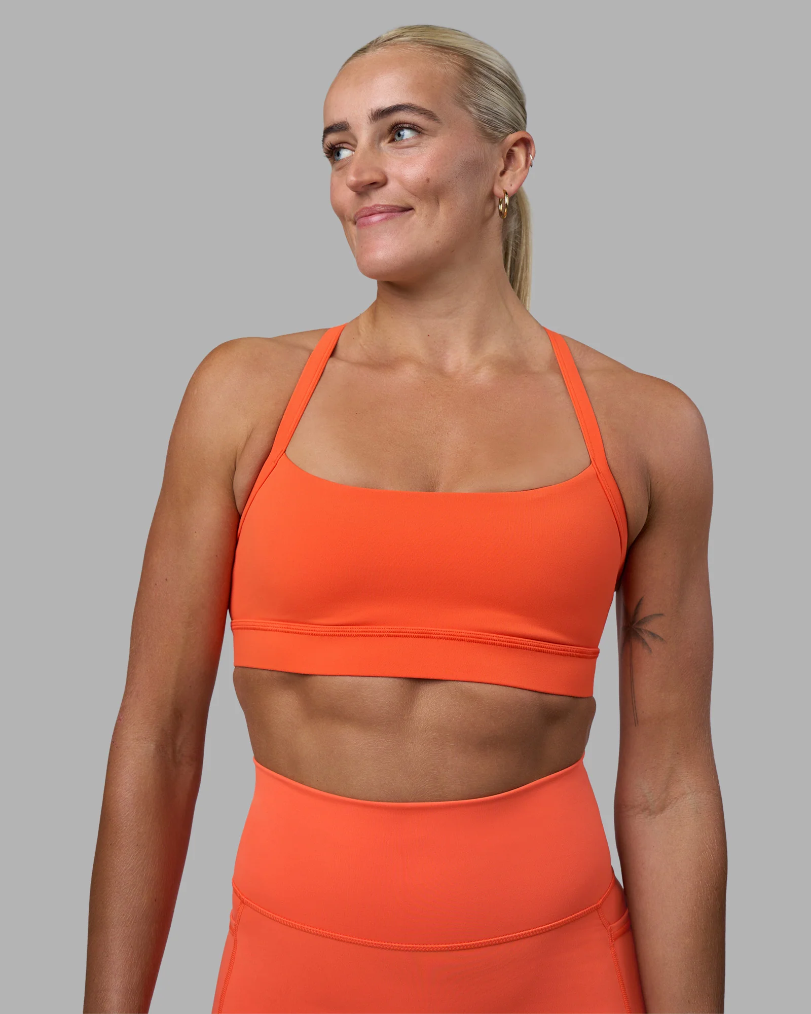 7135-ultra-orange-2xs-ultra-orange-2xs-variation-1.webp Momentum Sports Bra - Ultra Orange