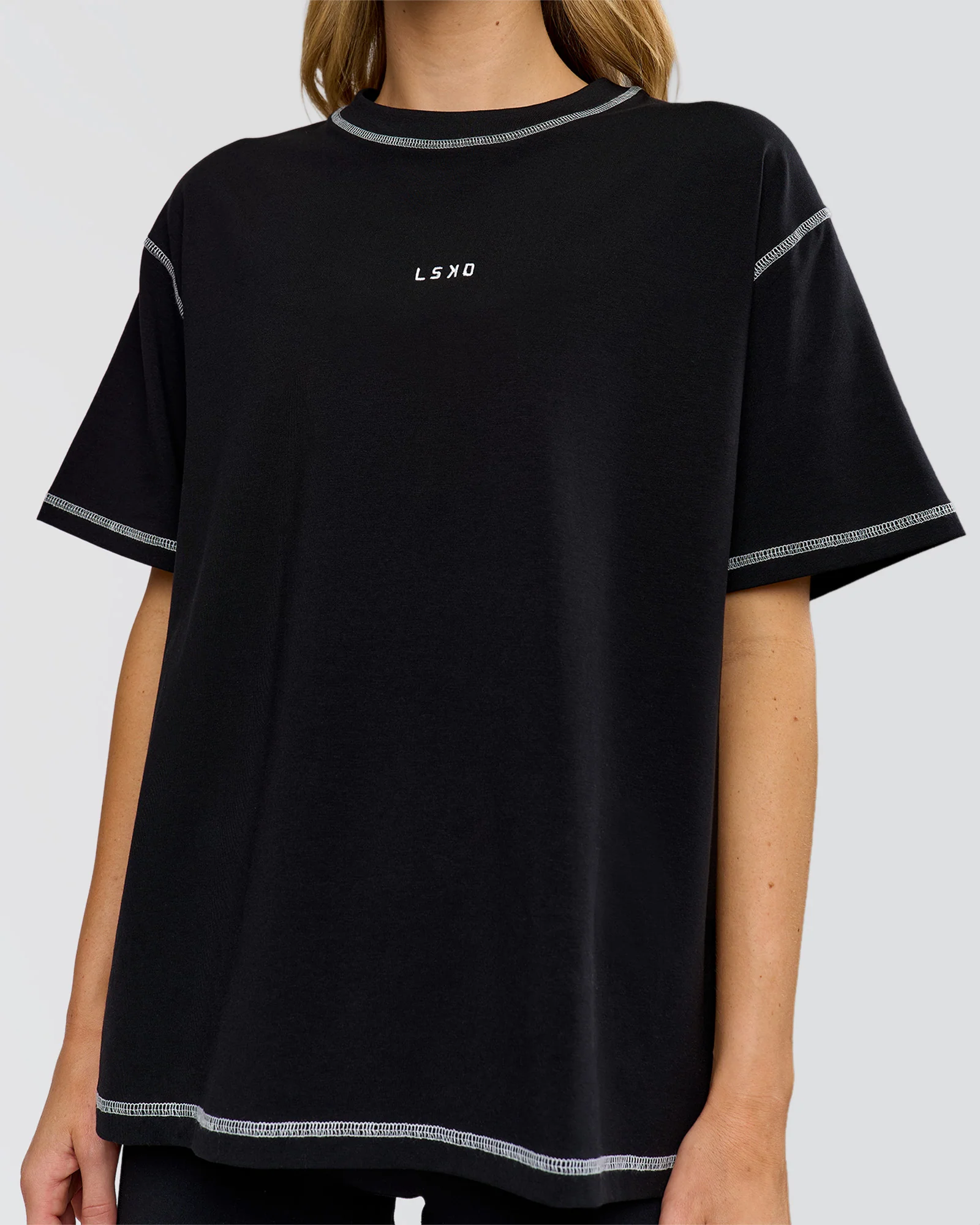 715-go-to-contrast-oversized-heavyweight-flxcotton-tee-black-white-5.webp Go-To Contrast Oversized Heavyweight FLXCotton Tee - Black-White