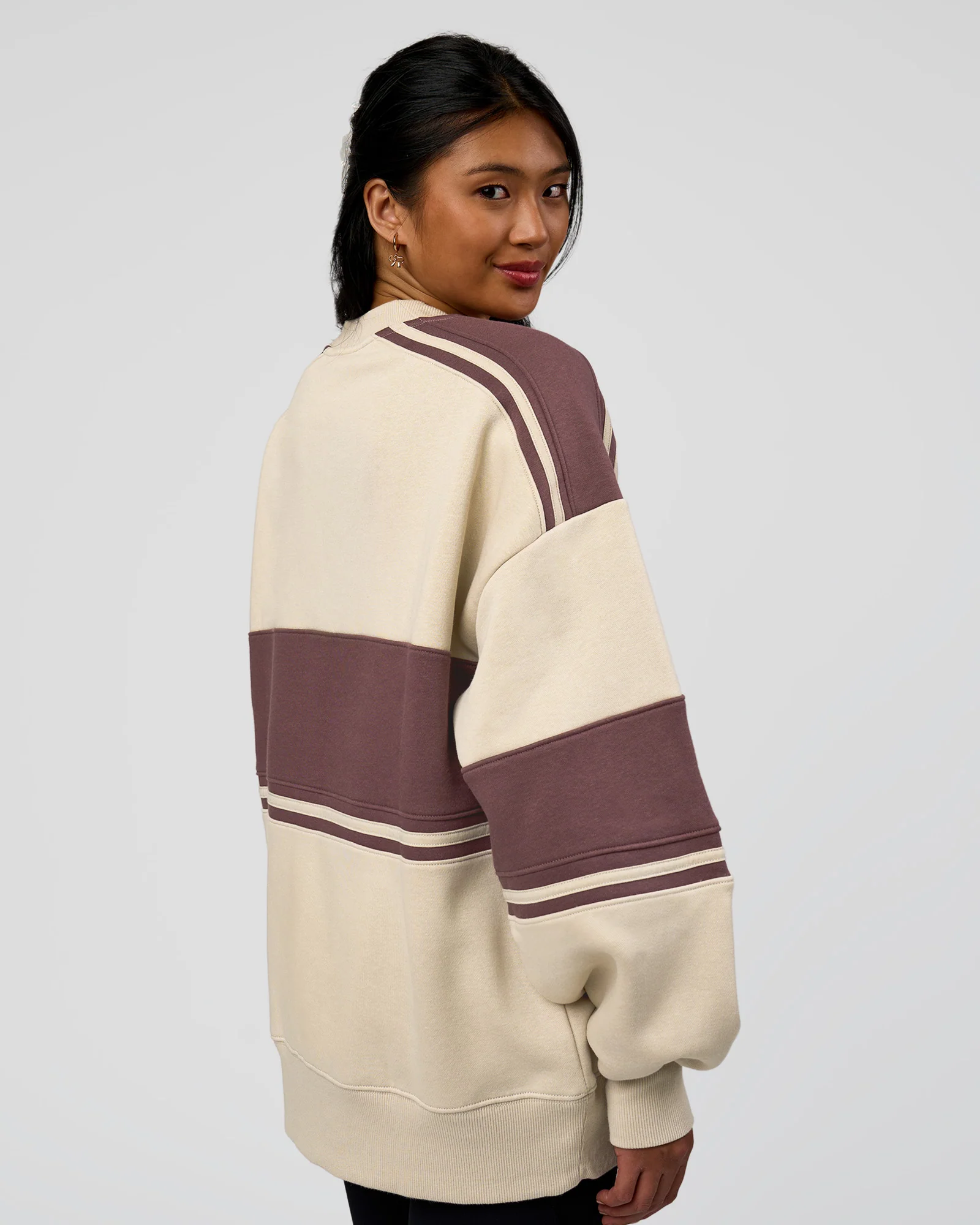 72-a-team-sweater-oversize-shale-beige-cocoa-powder-10.webp A-Team Sweater Oversize - Shale Beige-Cocoa Powder