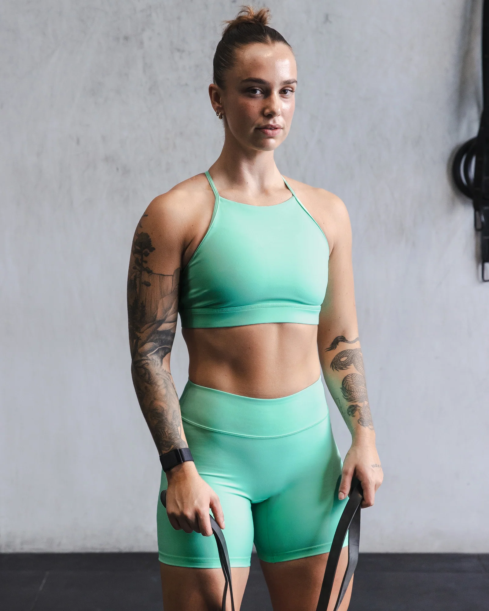 7214-lift-high-neck-sports-bra-cockatoo-3.webp Lift High Neck Sports Bra - Cockatoo