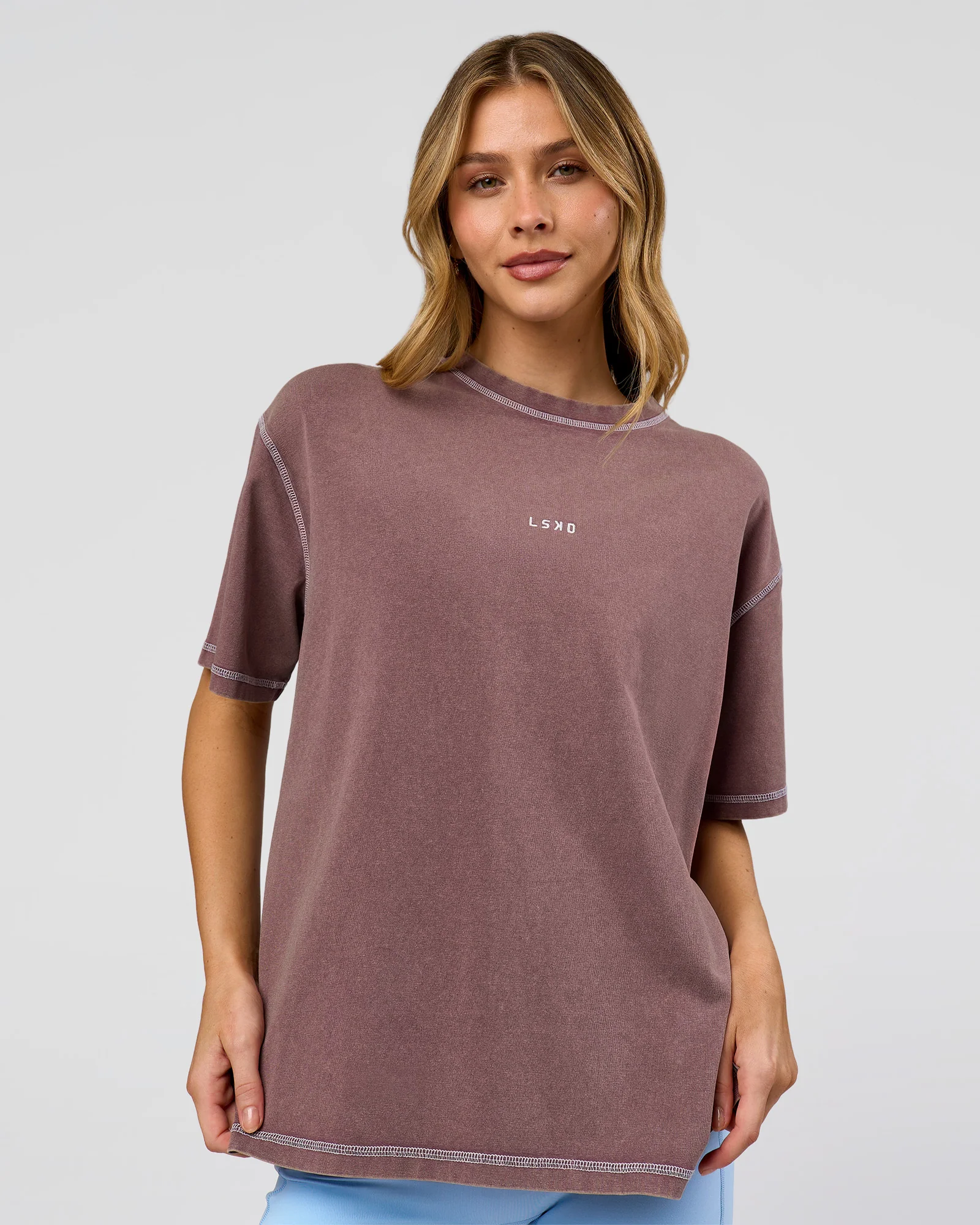 724-go-to-contrast-oversized-heavyweight-flxcotton-tee-cocoa-powder-washed-white-1.webp Go-To Contrast Oversized Heavyweight FLXCotton Tee - Cocoa Powder Washed-White