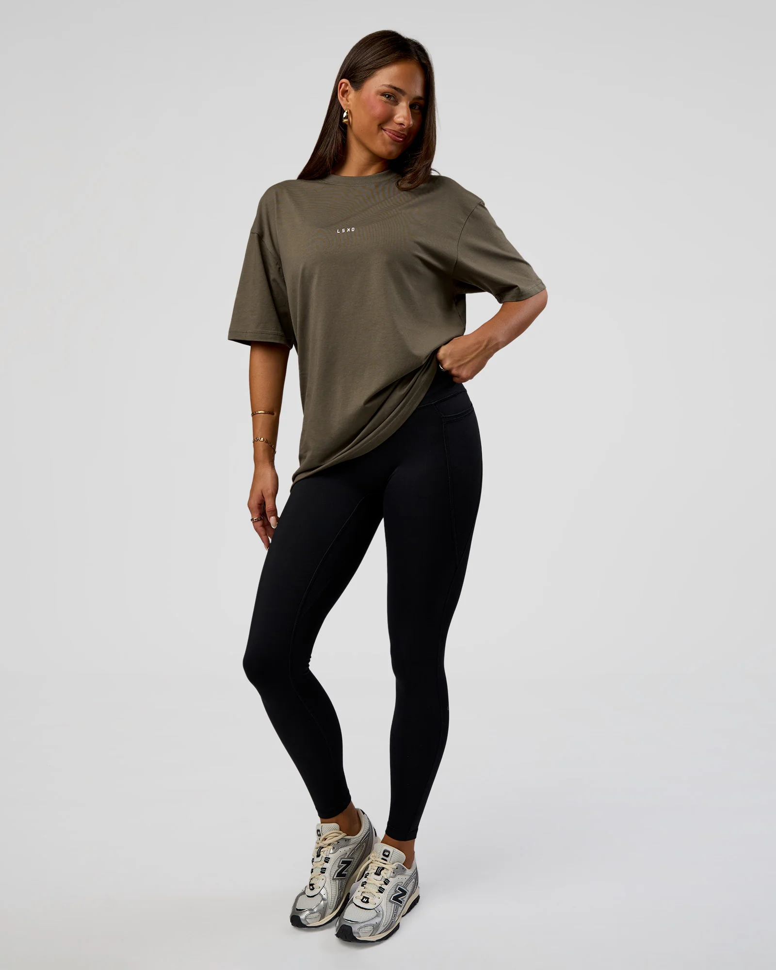7268-abstract-haze-flxcotton-tee-walnut-grey-white-5.webp Abstract Haze FLXCotton Tee - Walnut Grey-White