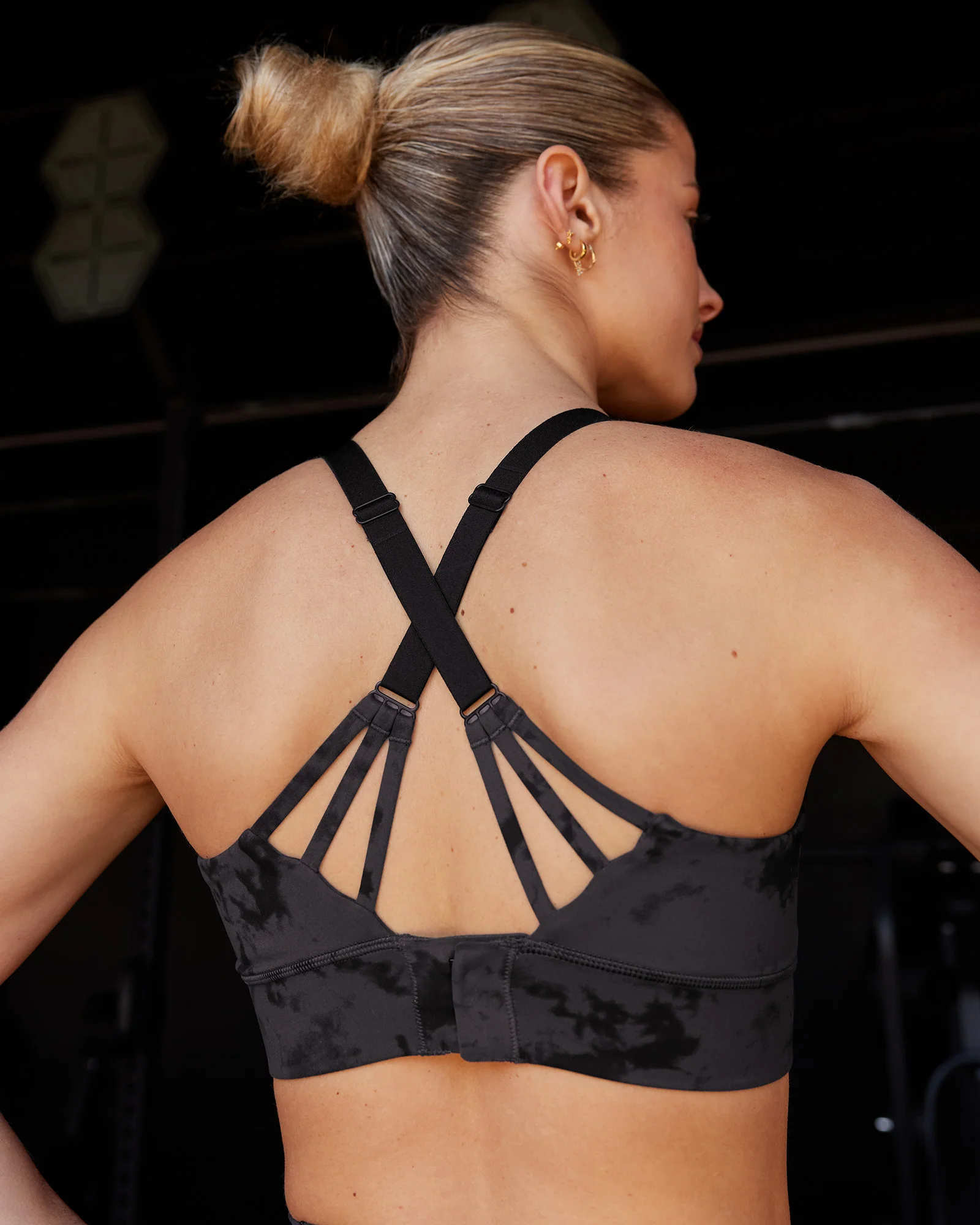 7295-accelerate-split-strap-sports-bra-black-tie-dye-3.webp Accelerate Split Strap Sports Bra - Black Tie Dye